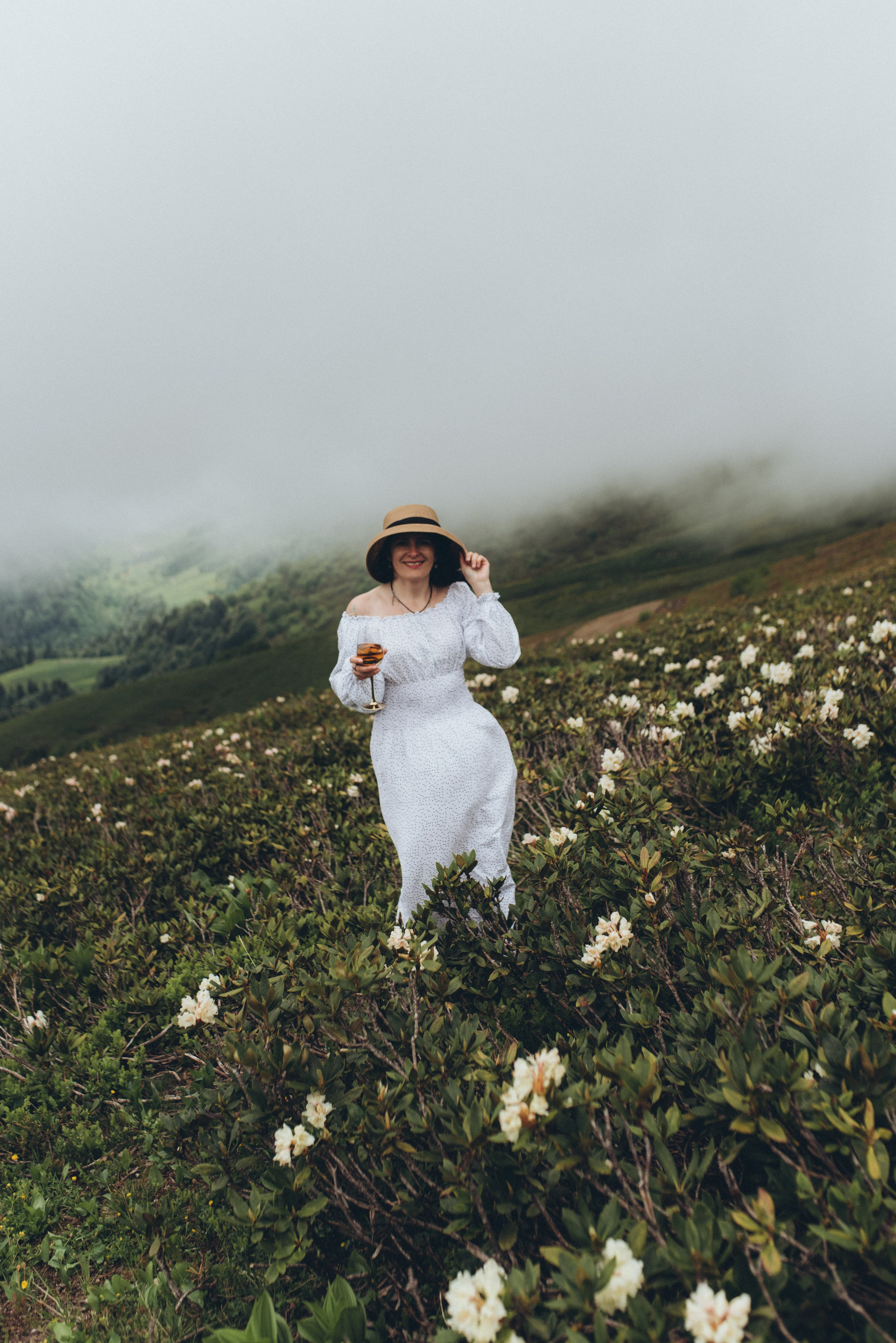 Фотосессия в горах Красной поляна Сочи цветение рододендрона. Фотограф в Сочи — Маргарита Поганова