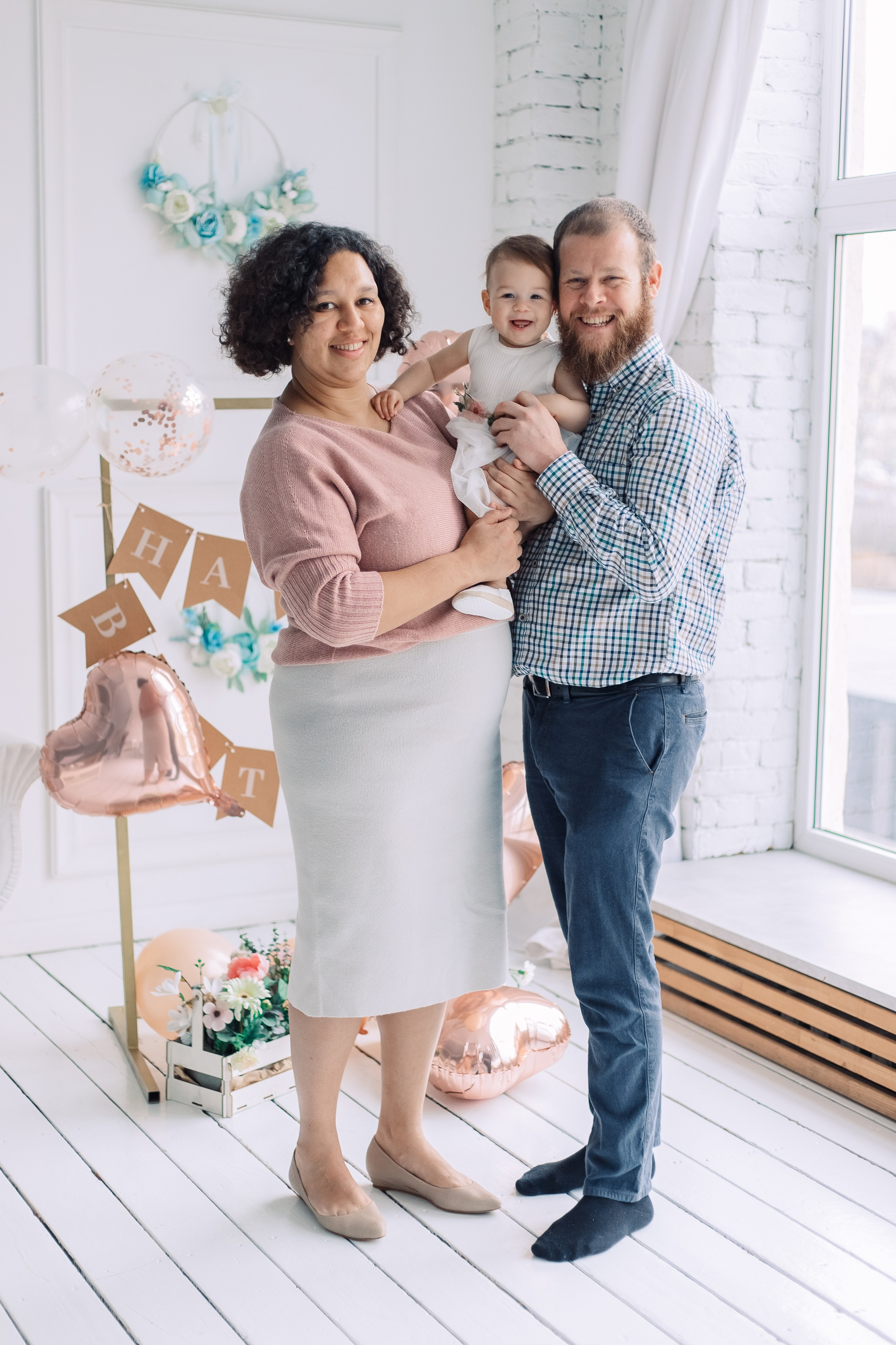 Семейная фотосессия первый тортик для малышки в фотостудии. Фотограф в Санкт-Петербурге, Анна Скворцова