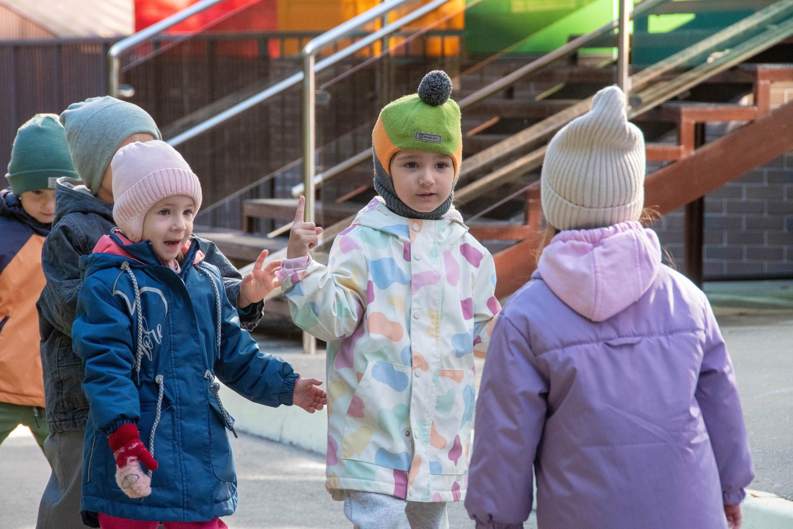 2023 г. День дошкольного работника и прогулка. Репортажный и детский фотограф в Новосибирске