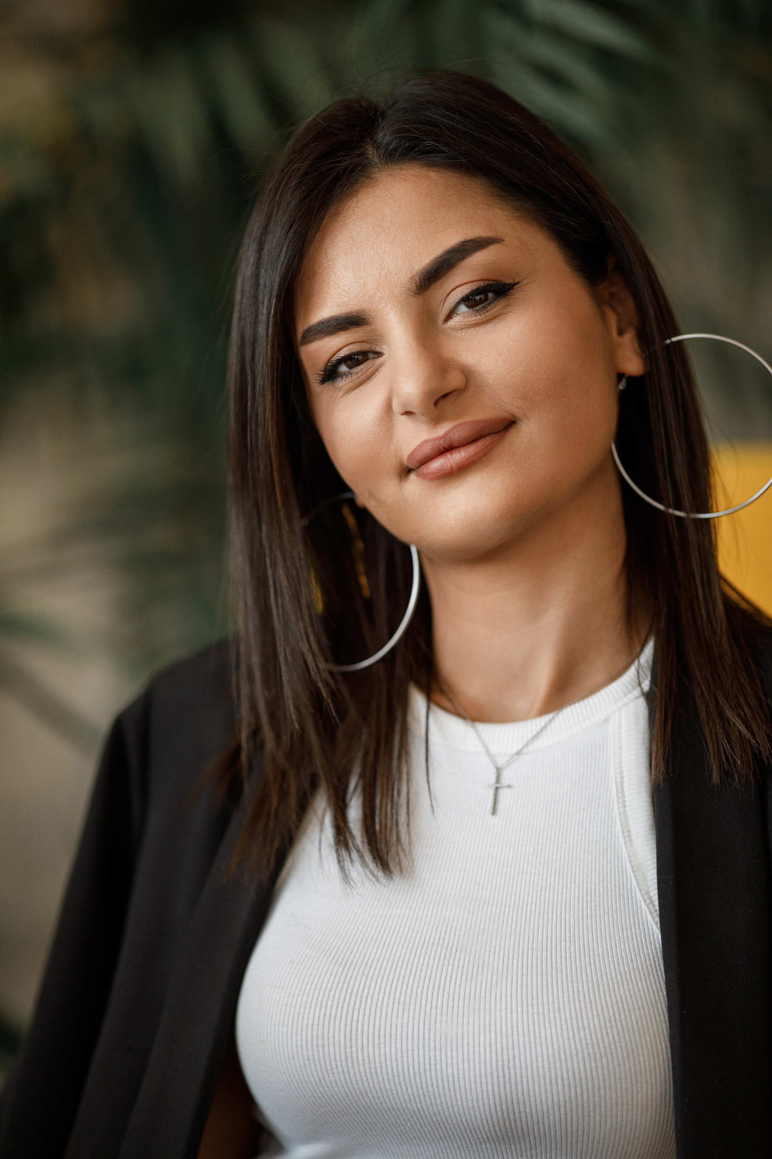 Бизнес портрет молодей девушки. Фотограф во Владикавказе Юрий Геворгизов