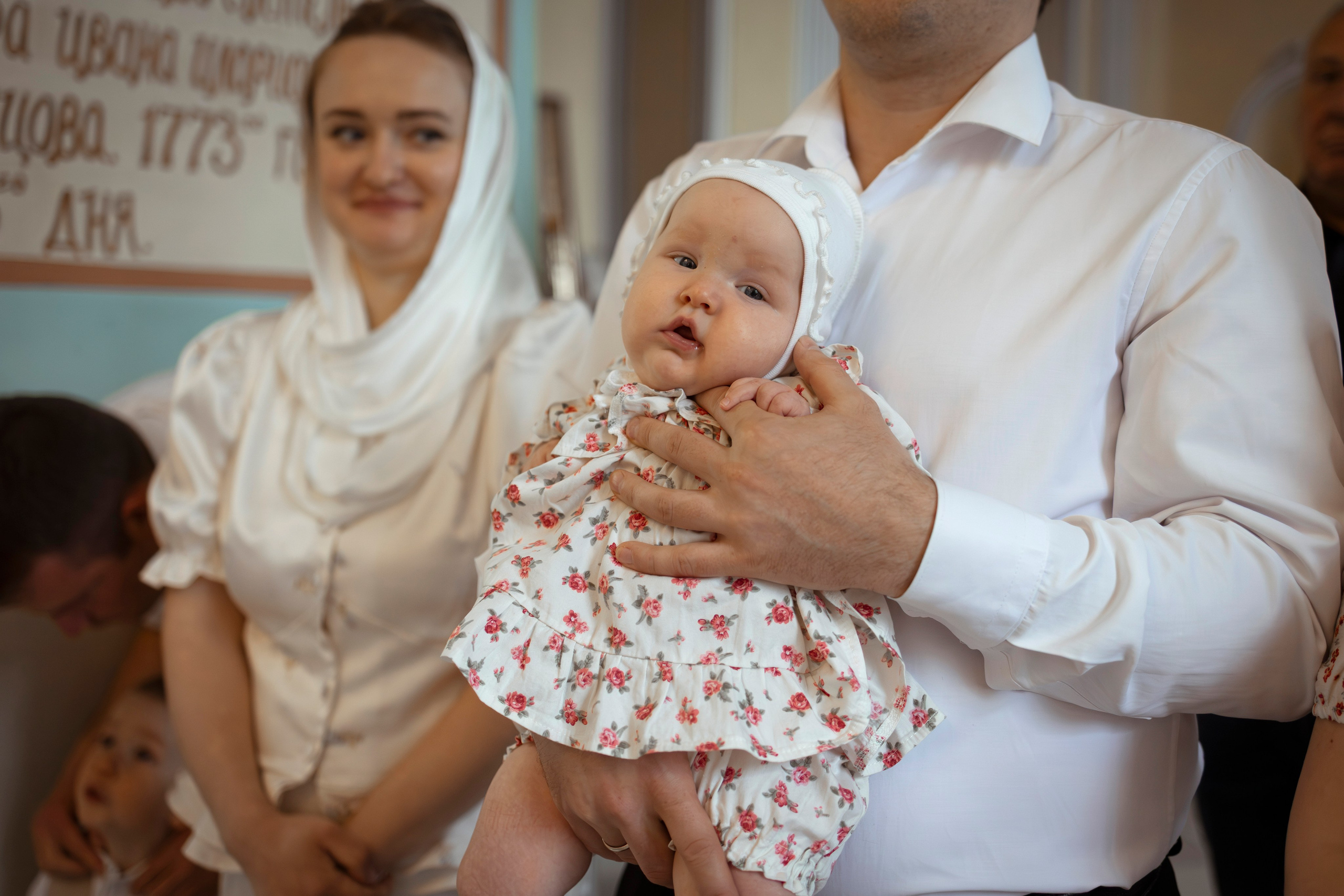 Таинство Крещения младенца в храме свв. Бориса и Глеба в Белкино (г.Обниск, Калужская обл.). Надежда Стар семейный и церковный фотограф в Жукове и Калужской области
