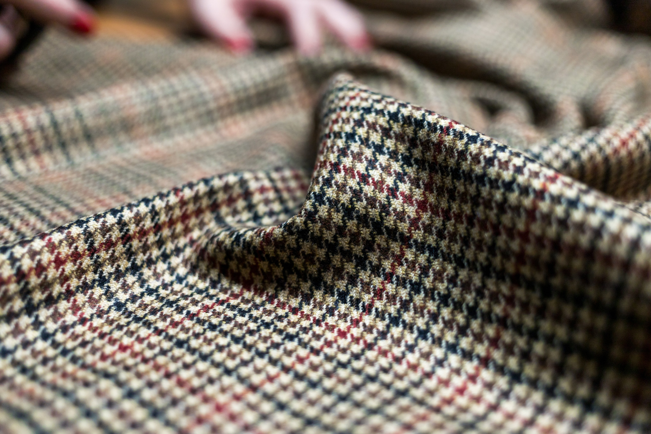 Фактура шерстяной ткани в pied-de-poule, макро, ателье в Екатеринбурге, фотограф Илья Антропов