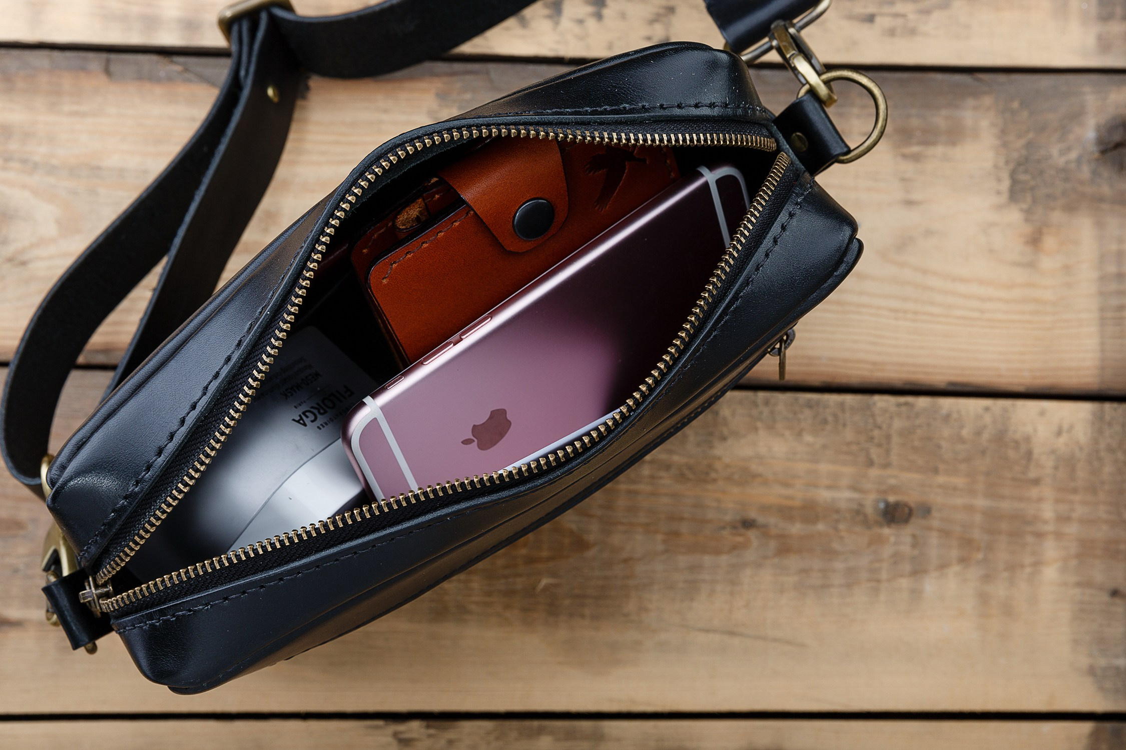 Фотосъемка кожгалантереи для социальных сетей. Профессиональный фотограф в Санкт-Петербурге. Сергей Пушкин