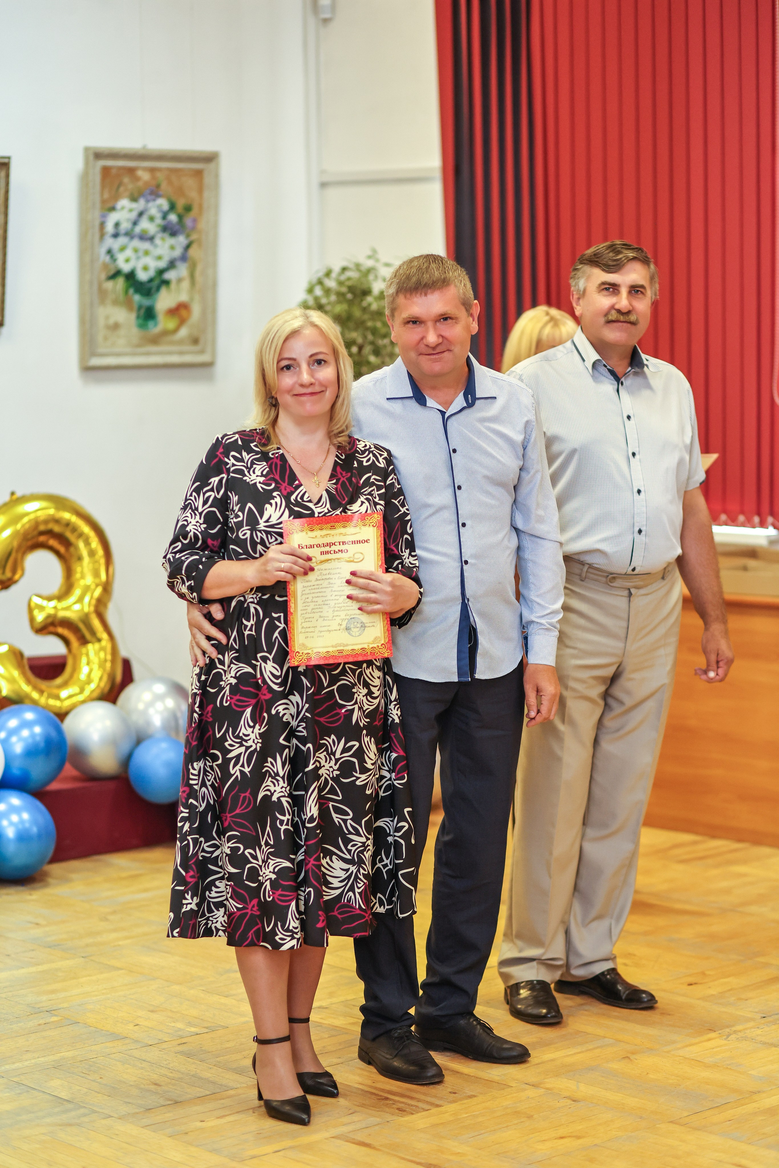 Вручение аттестатов. Школа № 7, выпускники 11 класса 2023 г. Студия выпускных альбомов Остров