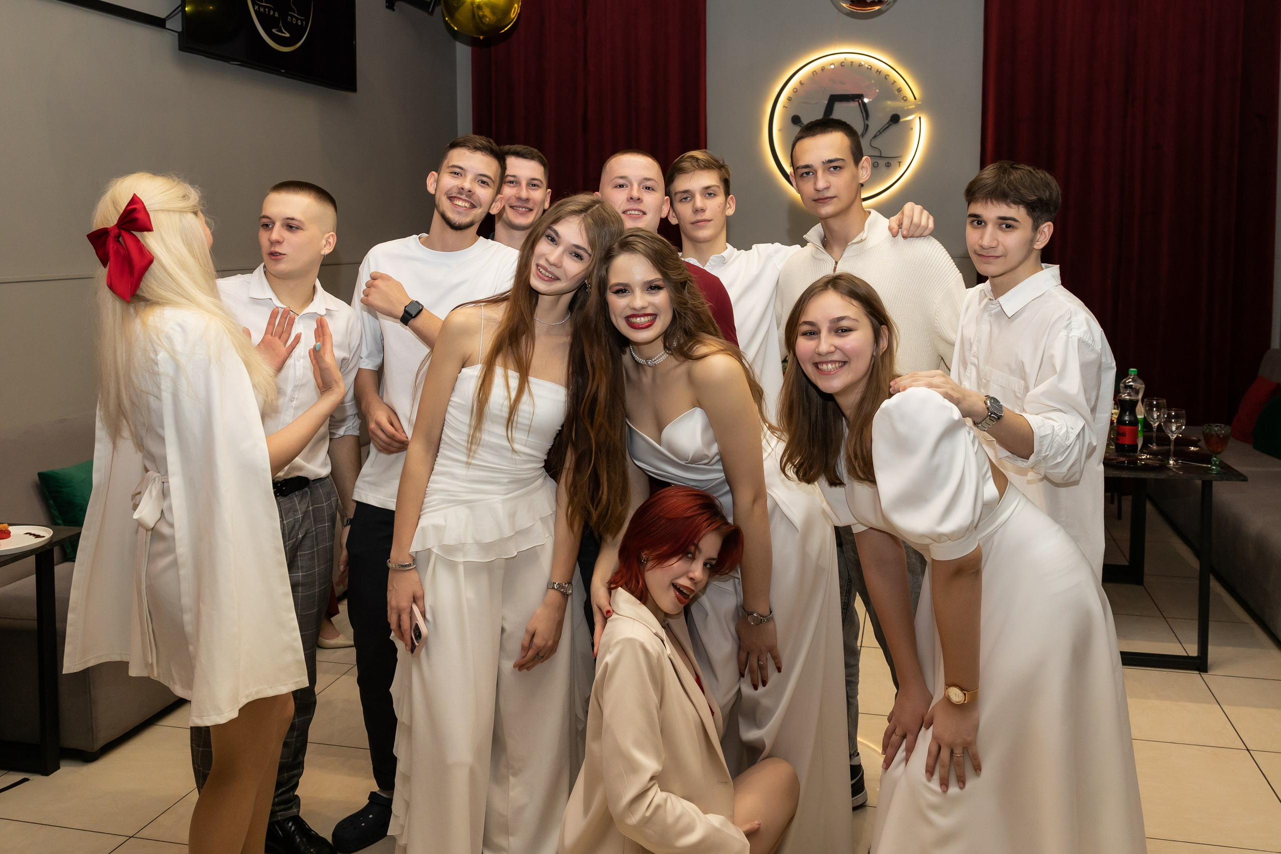 День рождение Марии, иммерсивный ужин. Семейный и женский фотограф, стильный репортаж в г. Новосибирск