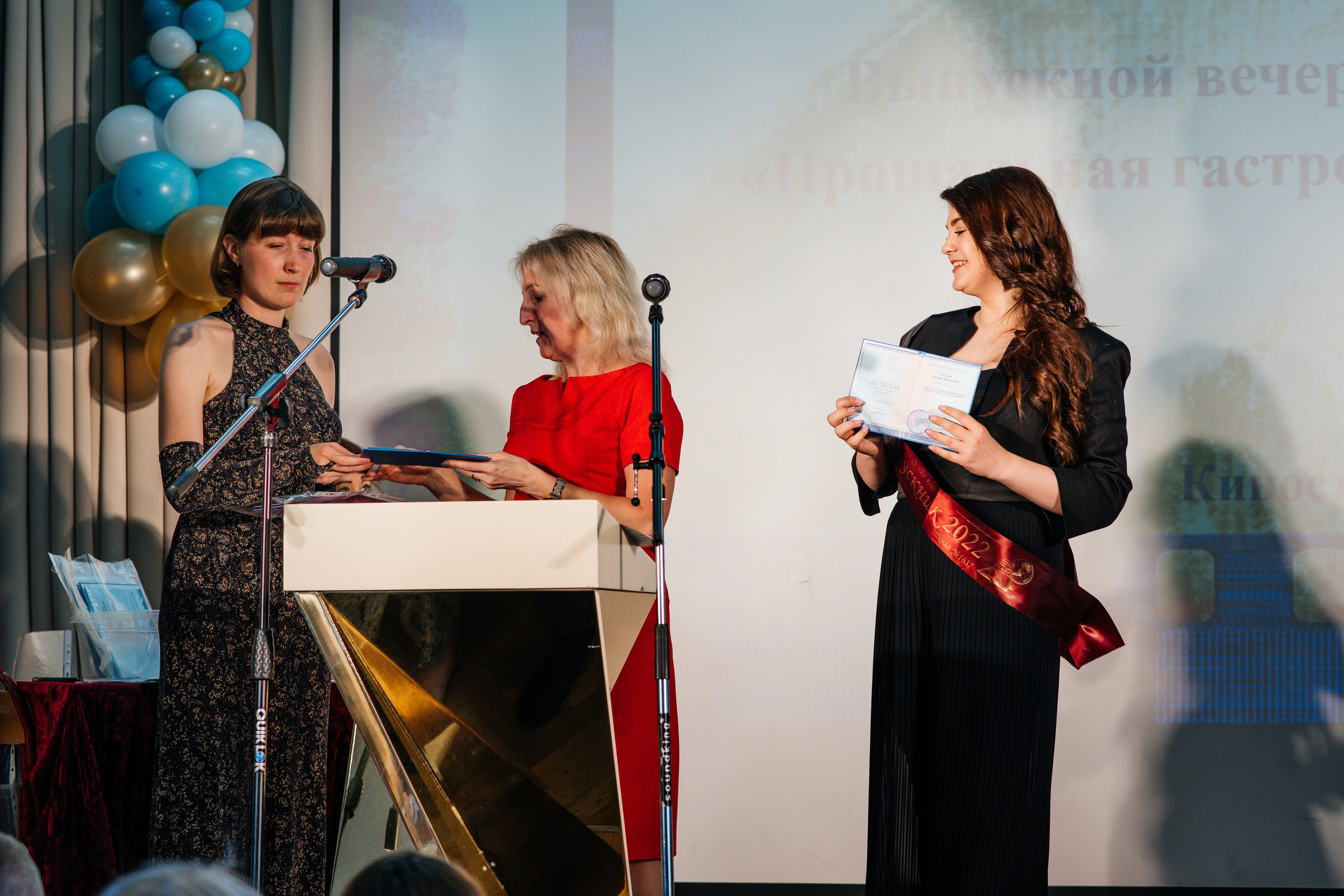 Вручение аттестатов. Выпускные альбомы в Подольске Москве и МО