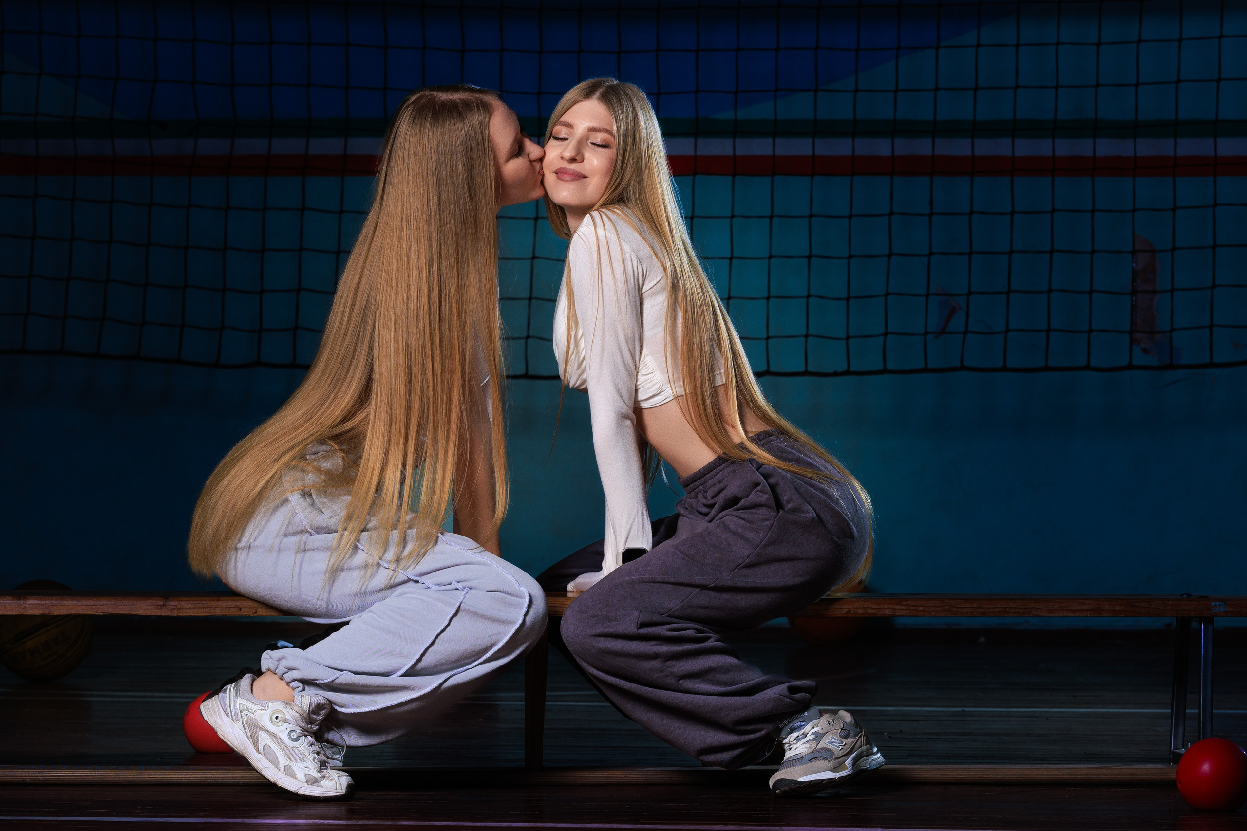 Смотреть фотки в спортзале. Выпускные альбомы Геленджик, Новороссийск, Краснодар, Туапсе