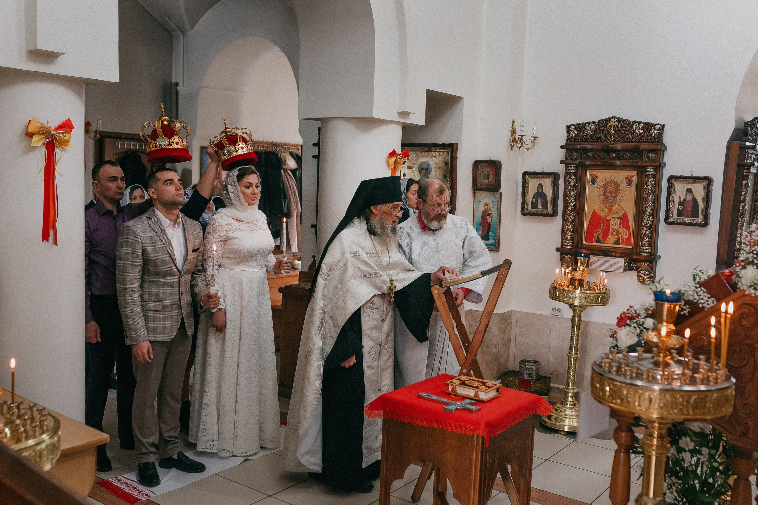 Венчание Анастасии и Вячеслава. Храм Лазаря Четверодневного. Семейный фотограф в Сургуте