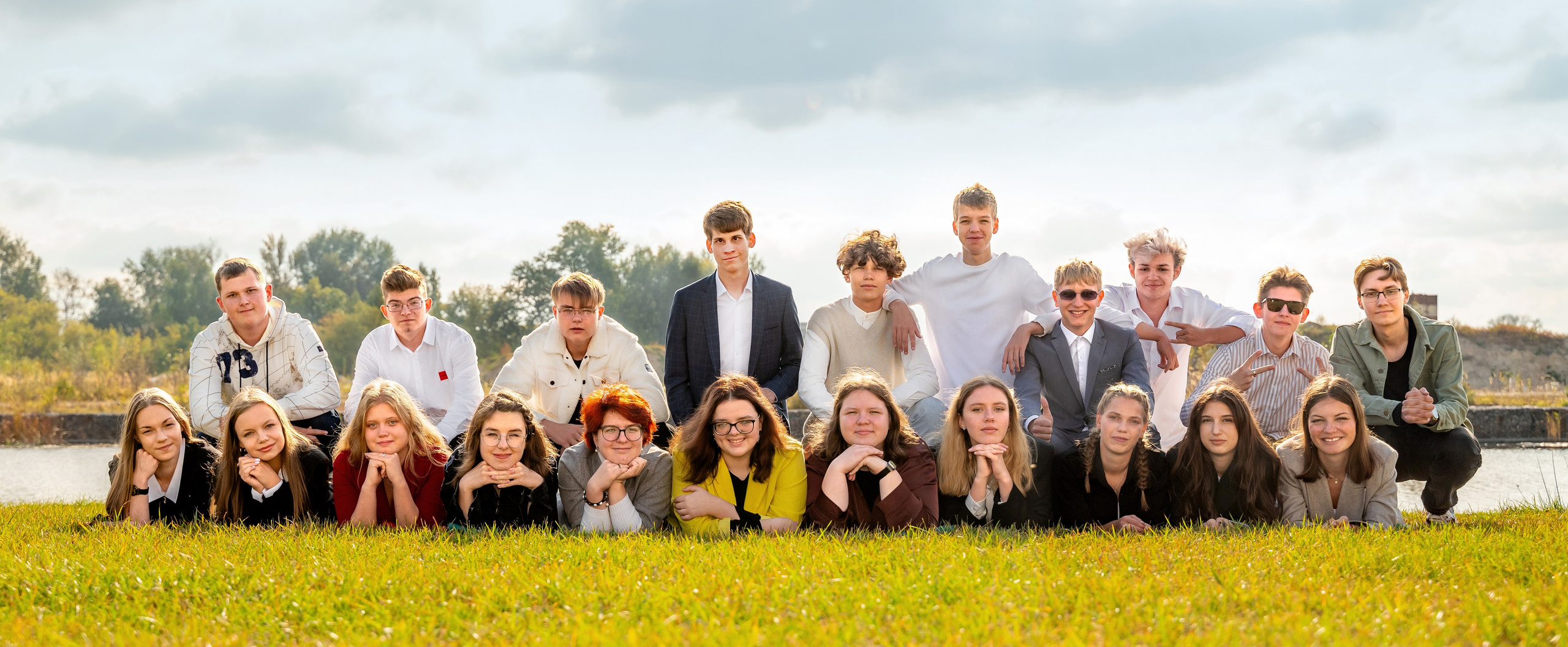 Осенние фотосессии классов в городе для ваших выпускных альбомов. Выпускные альбомы в городе Саров