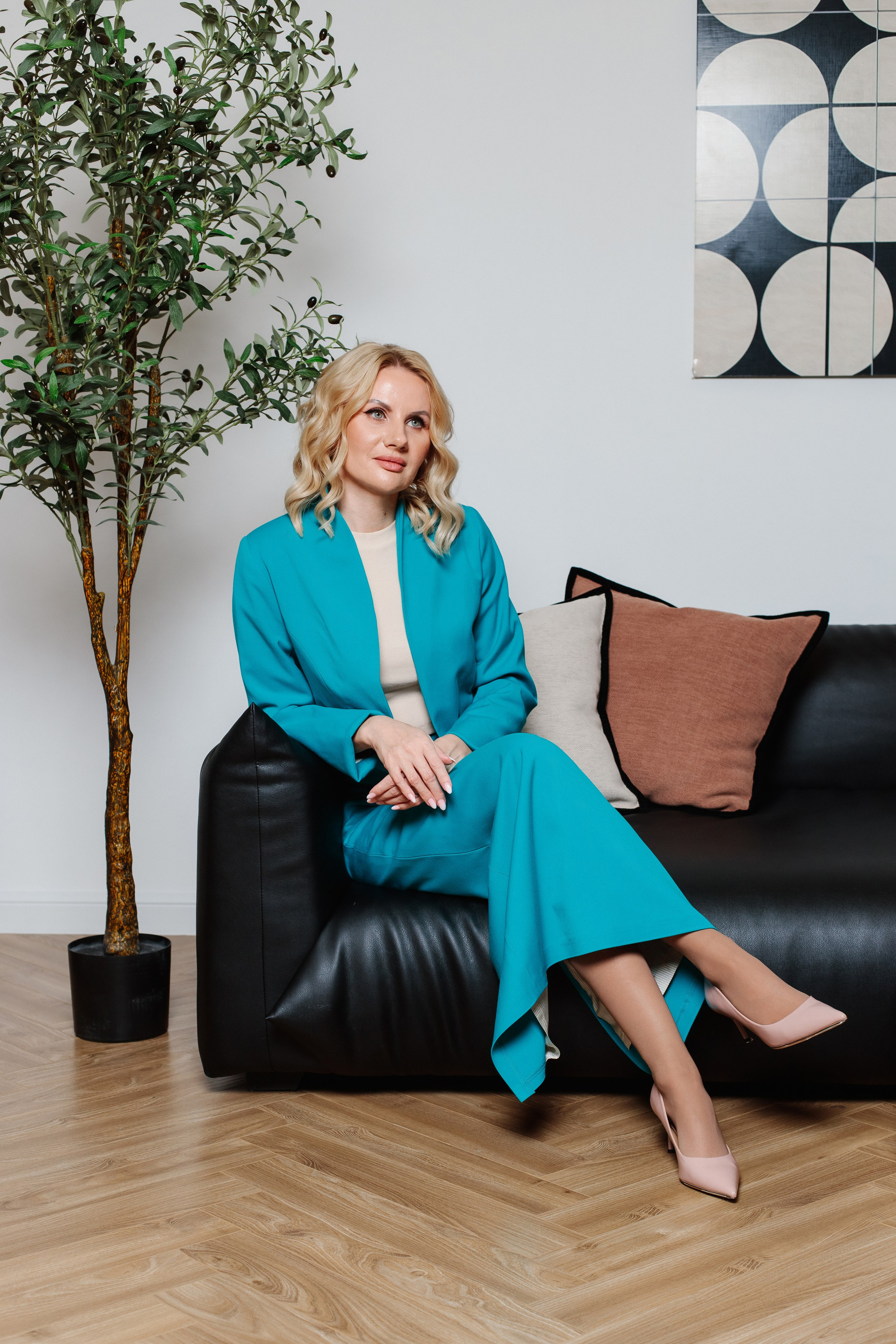 Контент фотосессия для кризисного налогового юриста. Контентный фотограф в Перми Натали Кытманова