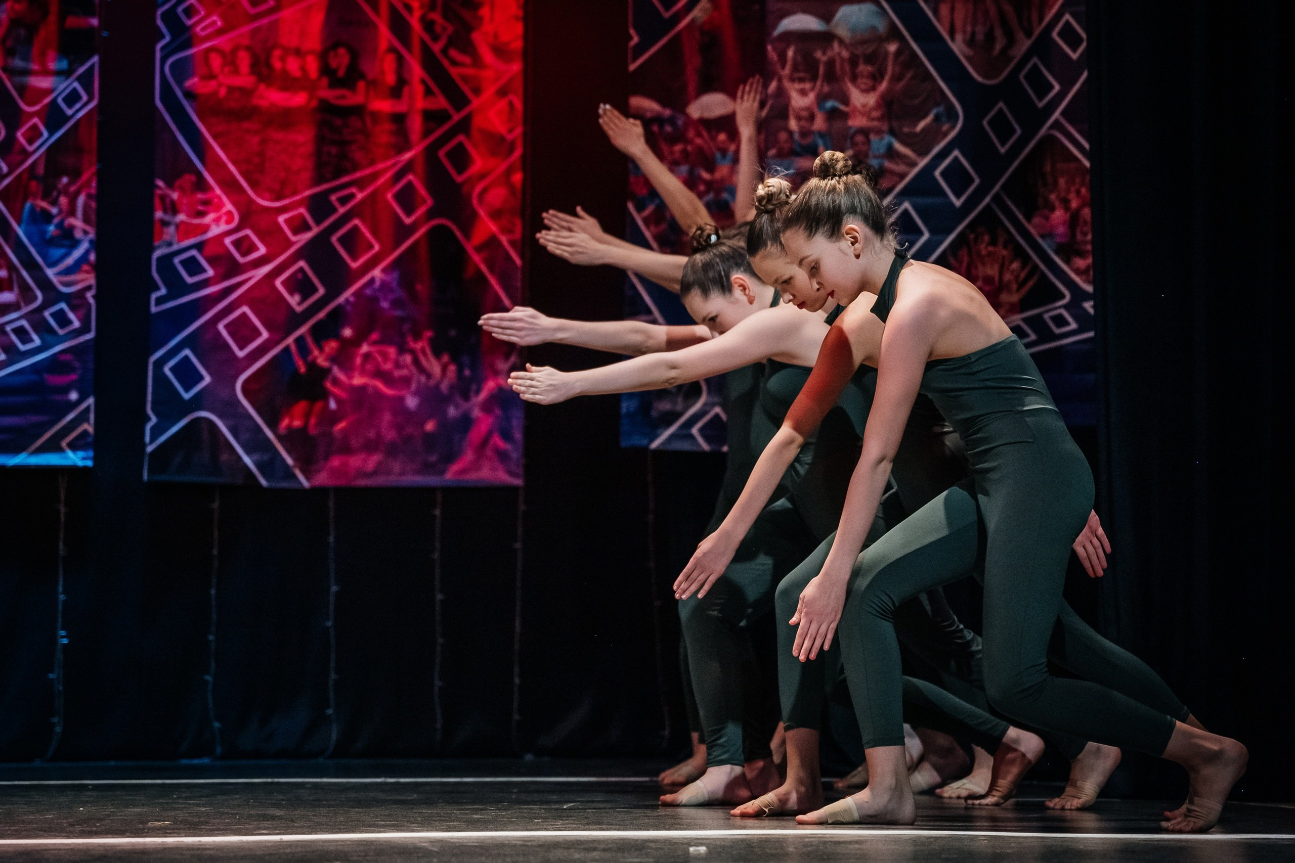 Танцы. Фотограф Елена Рогашкова