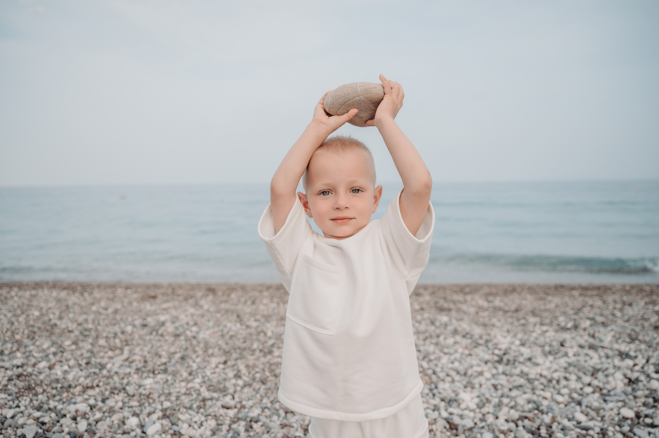 На берегу Средиземного моря. Главная