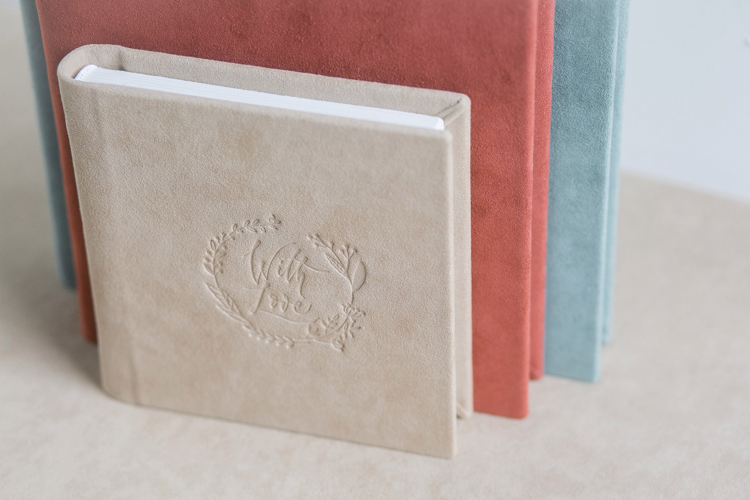 Дорогие, качественные фотокниги из кожи и алькантаре на заказ. Семейный и свадебный фотограф в Санкт-Петербурге Таша Семёнова