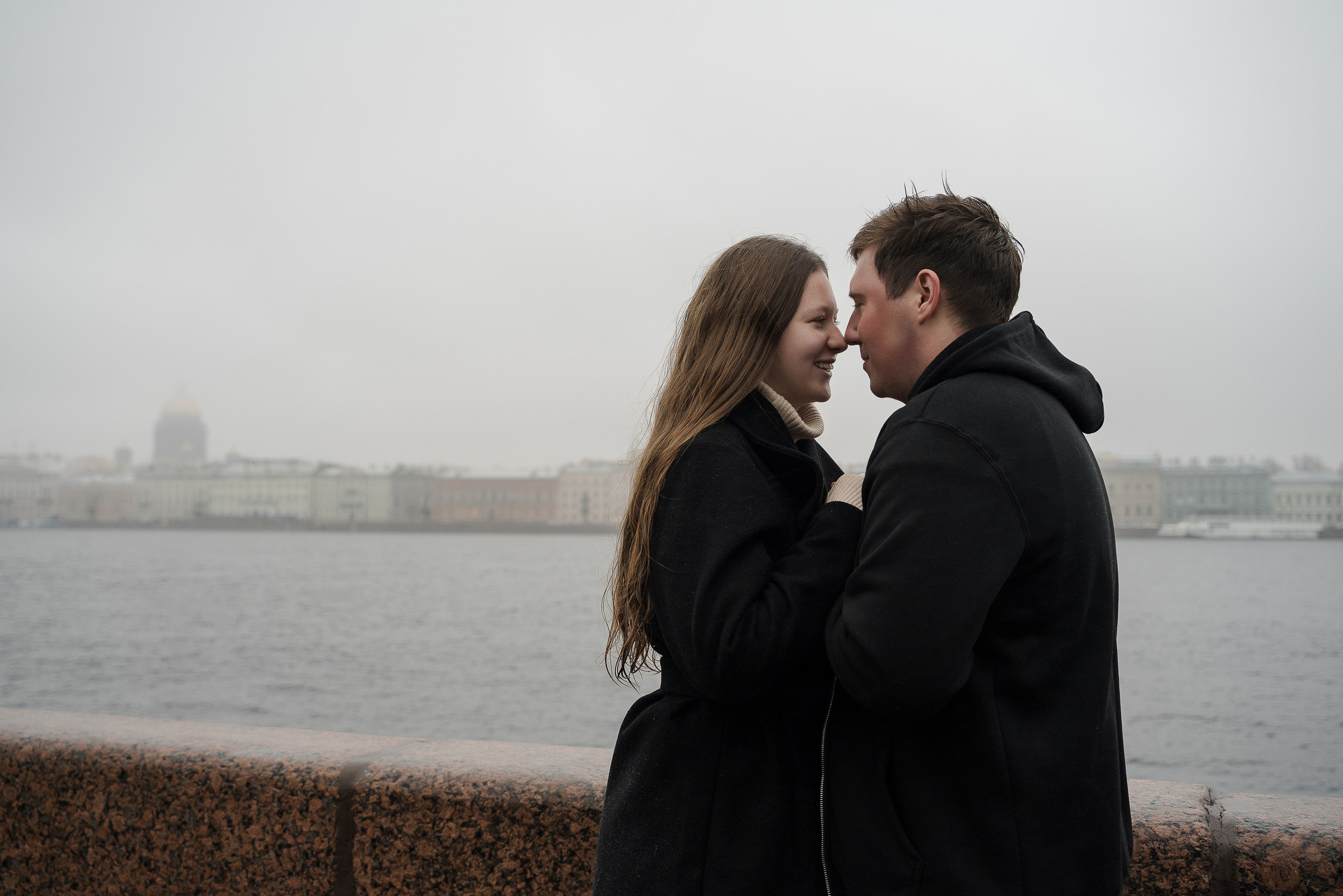 Дождь на набережной. Свадебный и семейный фотограф в Пушкине и Санкт-Петербурге Мария Филиппова