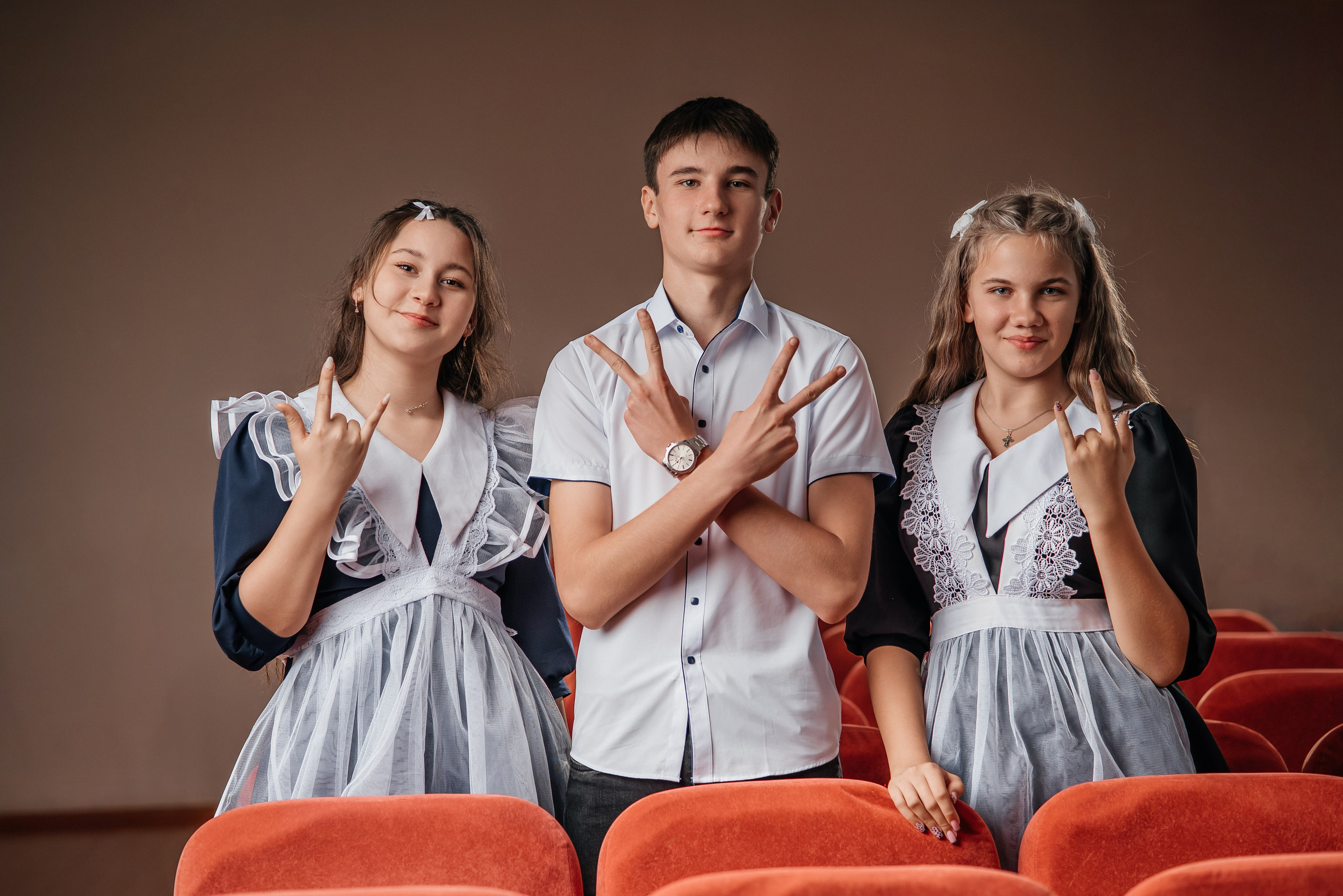 Классическая классика. Школьный фотограф в Валуйках. Фотосессии для выпускников и изготовление выпускных альбомов в городе Валуйки и в Белгородской области