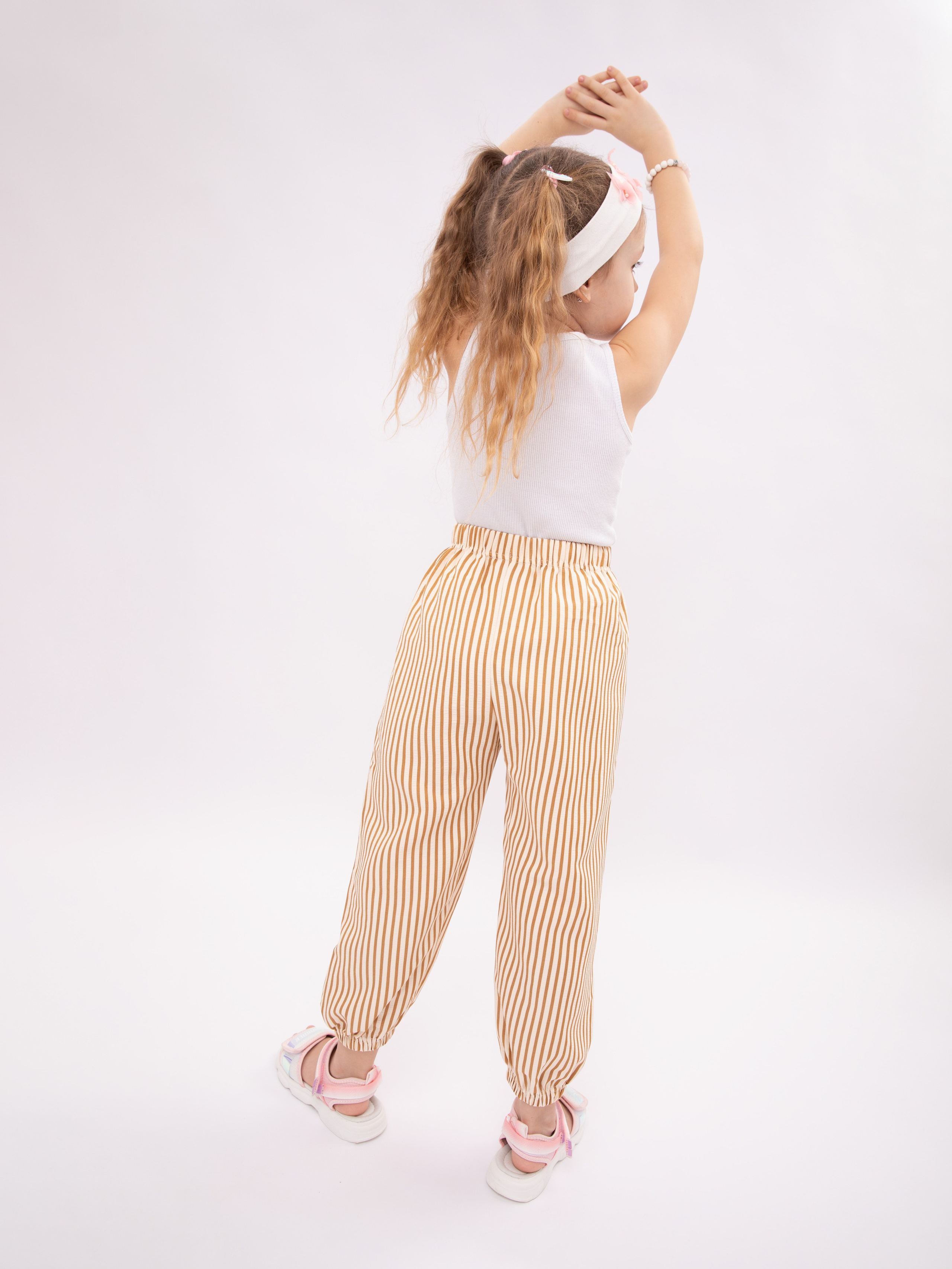 Детские летние брюки. Фотостудия предметной и модельной съёмки для маркетплейсов