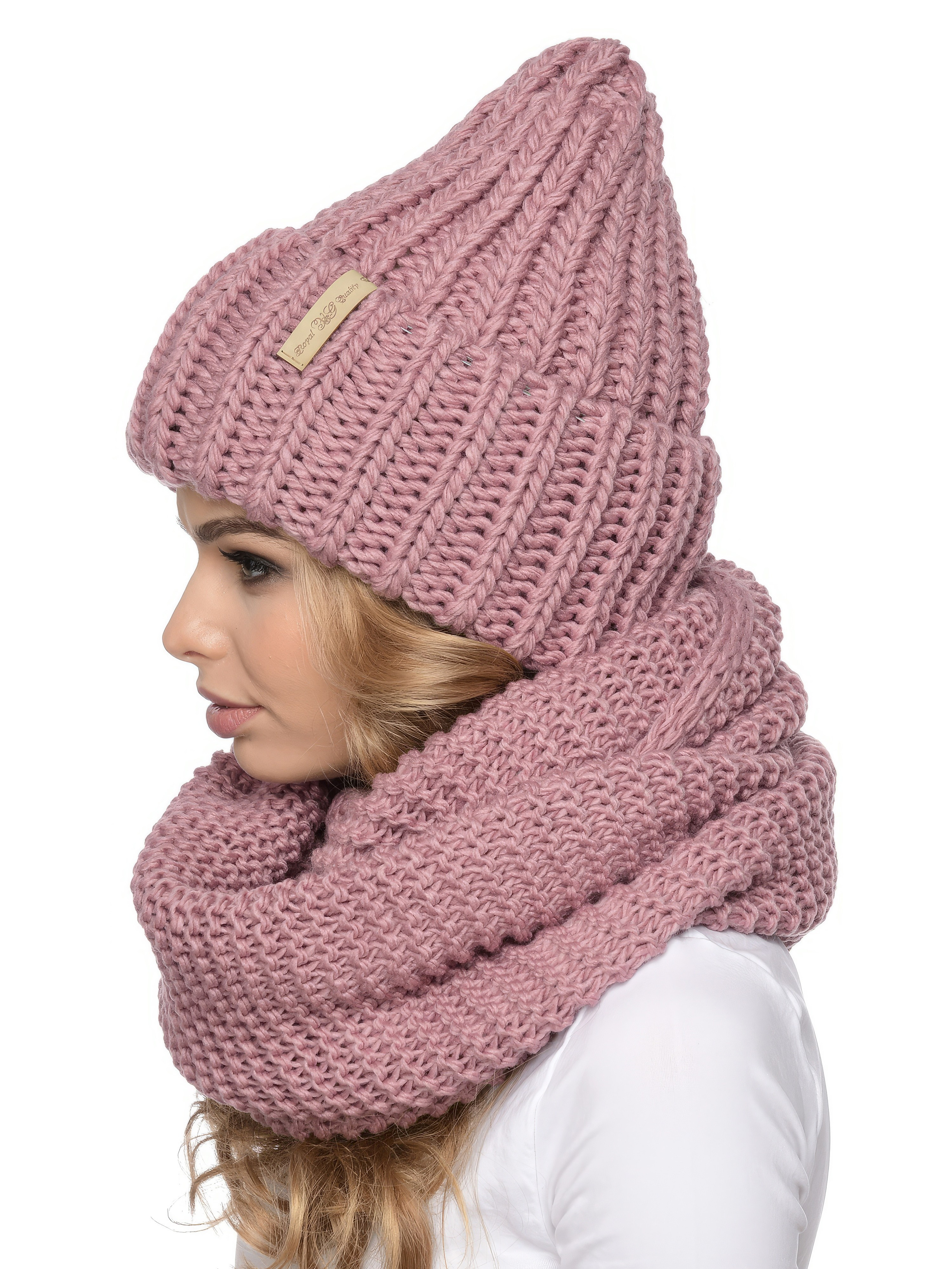 Съёмка шапки на модели