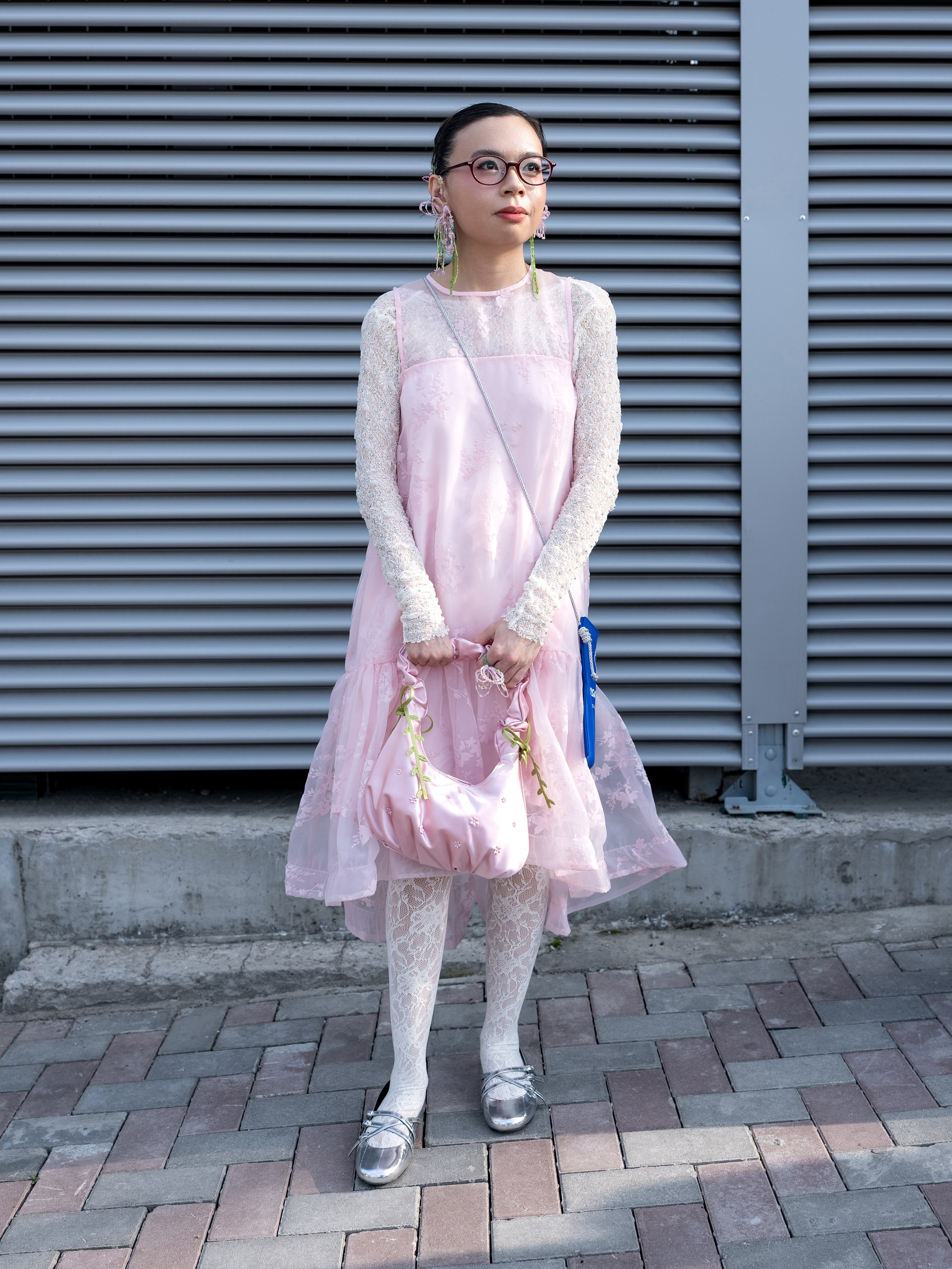 Visa Fashion Week Almaty Pre-Fall 2026 April StreetStyle Day 1. Сайт Алматинского НЮ АРТ, будуар и фэшн фотографа Дениса Карпенко