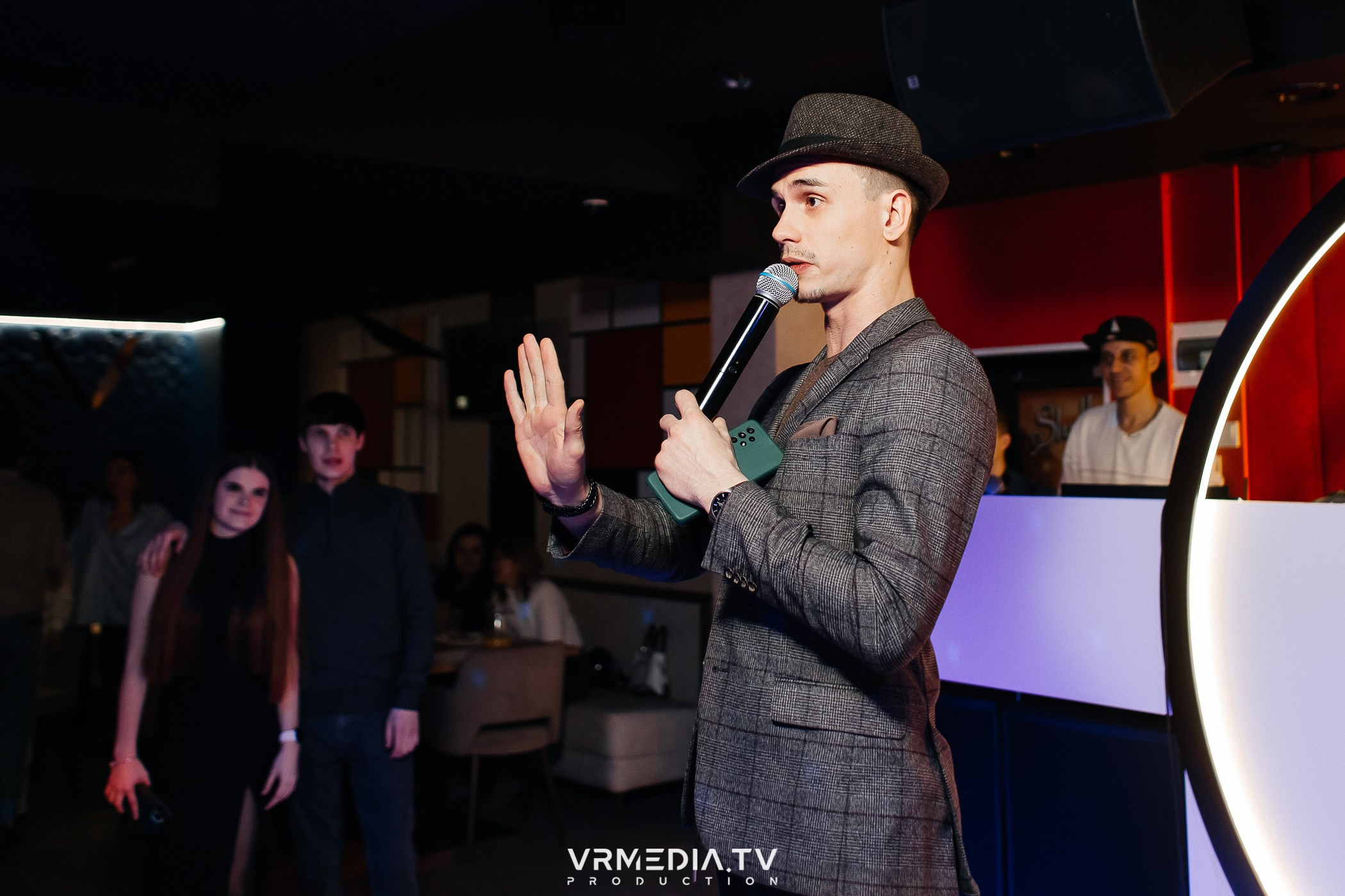 8 марта в караоке-ресторане «Голос»