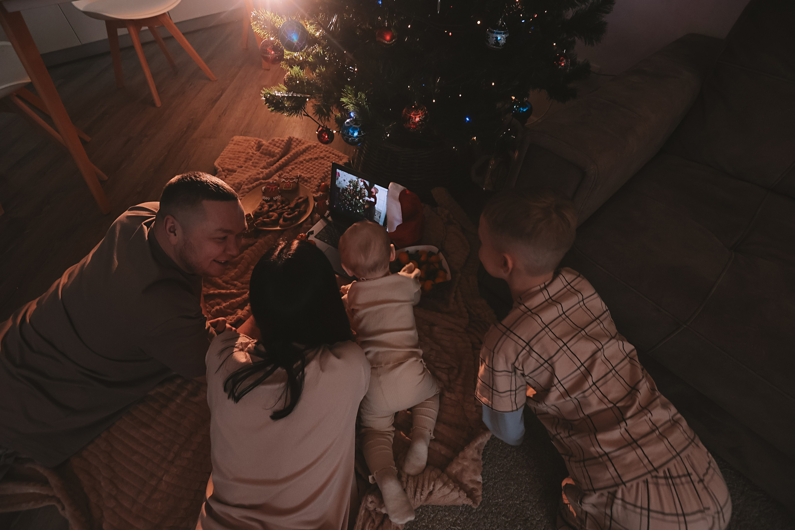 Дома. Семейный фотограф Тюмень, фотограф на роды Салмина Мария
