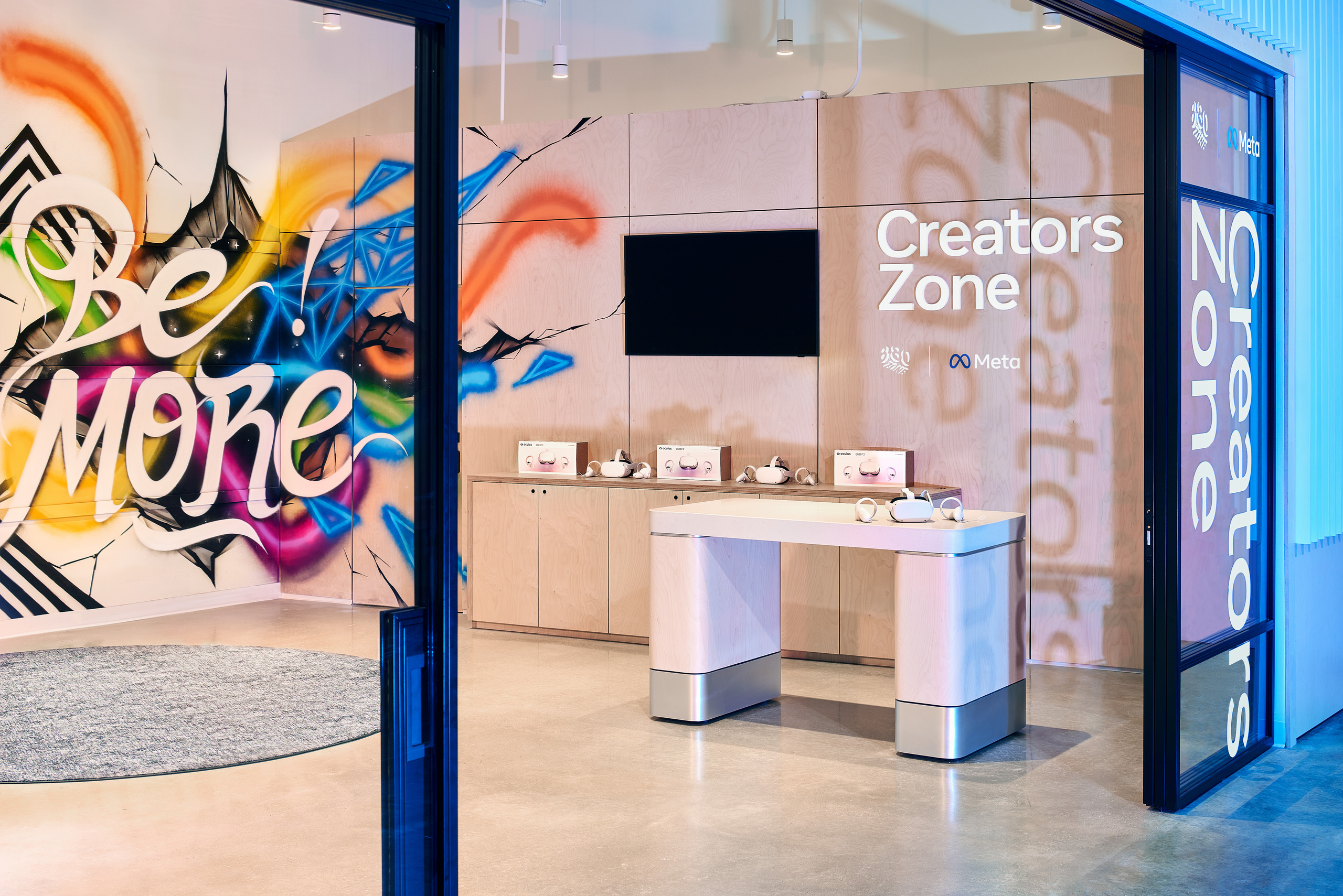 Meta | OCULUS. Beauty & fashion retoucher available worldwide Liya Embrace