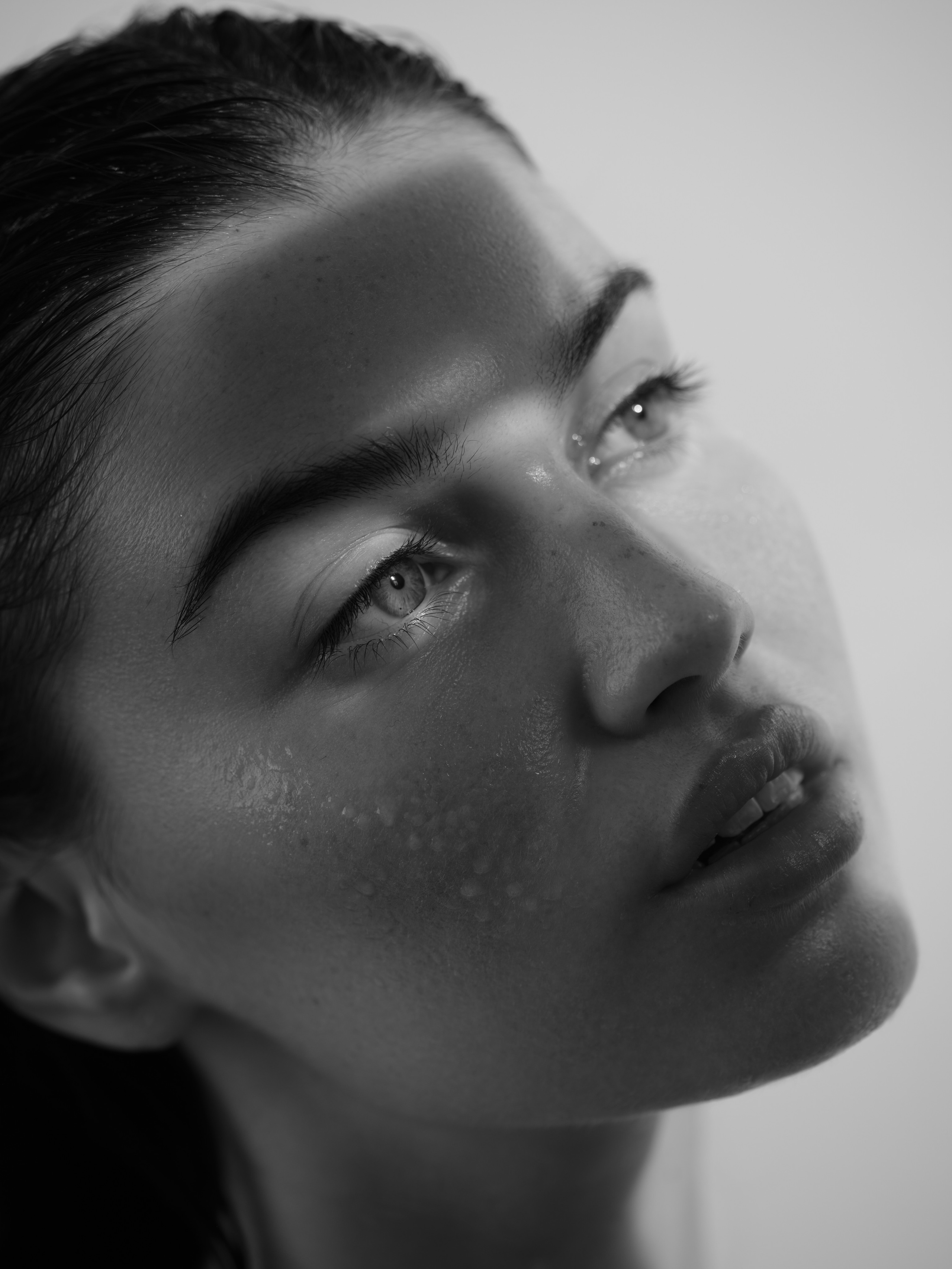 B&W. Beauty & fashion retoucher available worldwide Liya Embrace