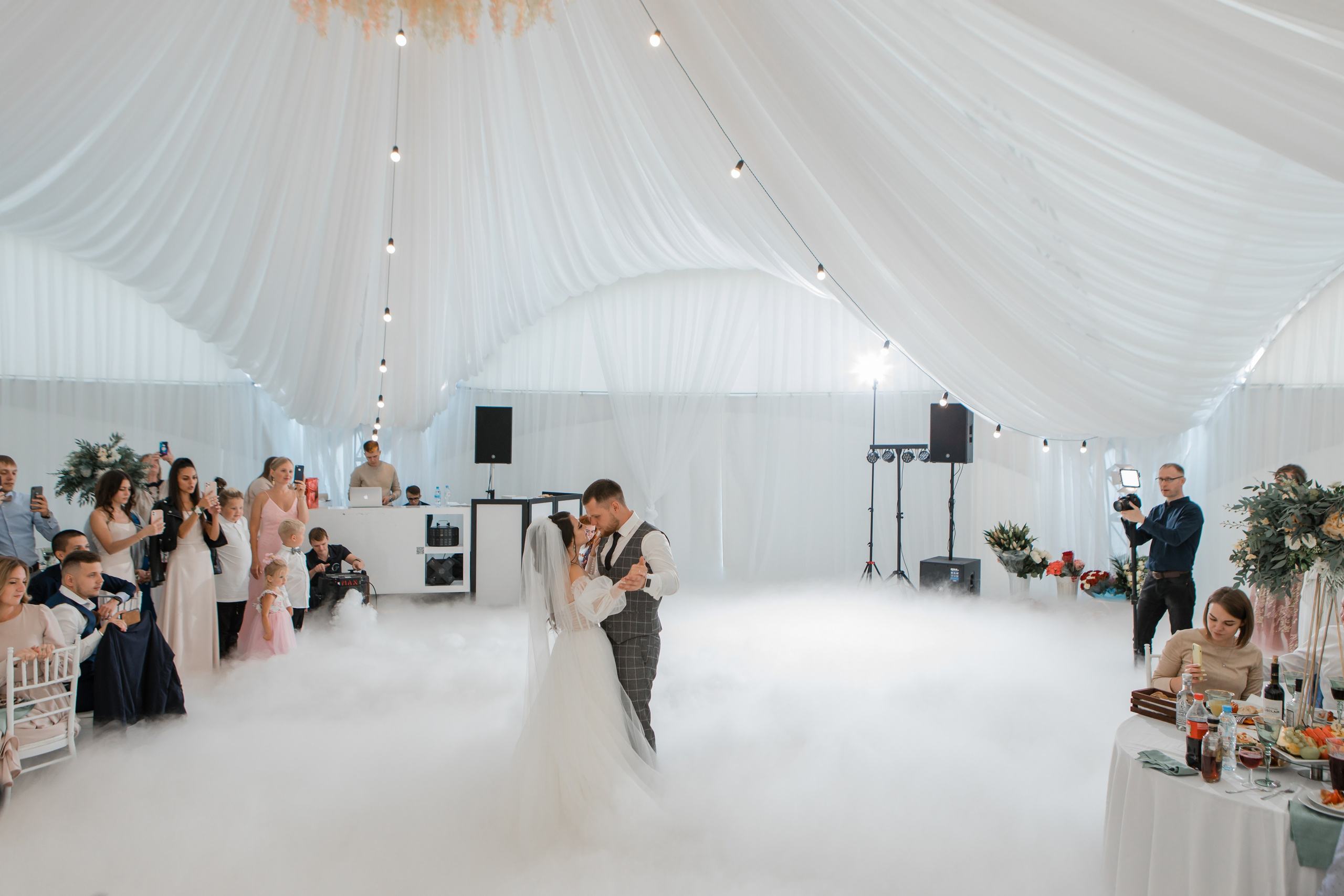 Свадебная фотосессия Сергея и Татьяны. Наша свадебная сказка. Видеосъемка и фотосъемка свадеб. Фотограф и оператор на свадьбу. Видеосъемка подкастов, собственная видео-фотостудии. Предметная фотосъемка