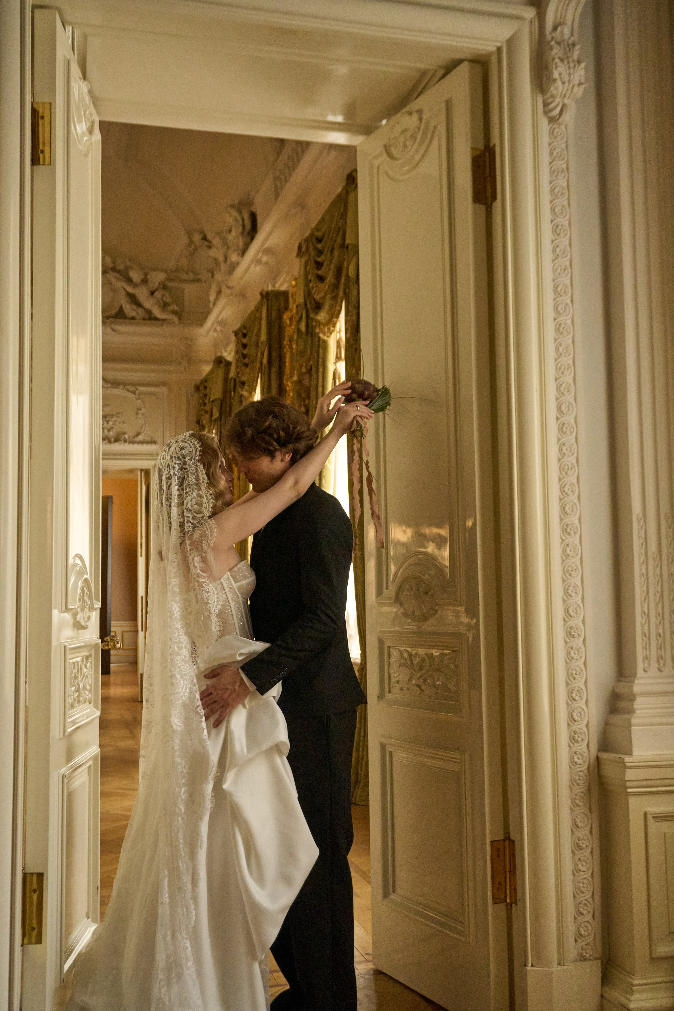 Сборы+прогулка. Свадебный фотограф в Москве Алина Лисовская