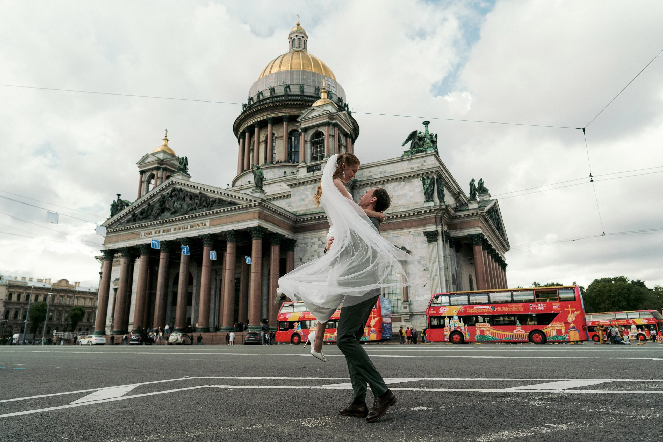 Арина и Илья — свадьба в Петербурге, цифра и плёнка. Свадебный фотограф Дмитрий Родионов — Санкт-Петербург