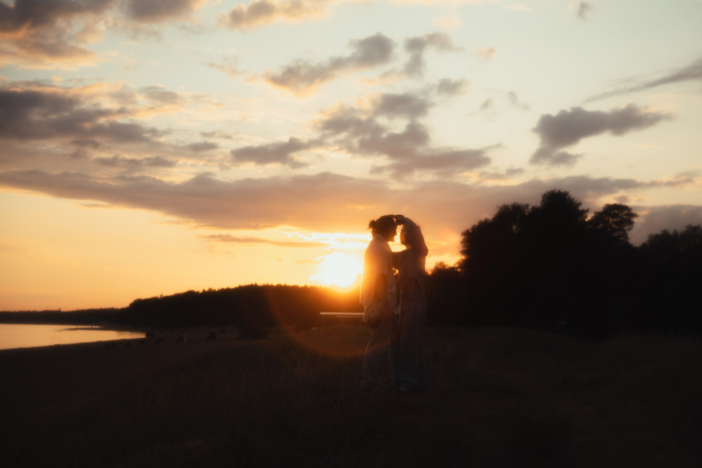 Помещается под рёбрами слева. Свадебный фотограф Питер СПБ Индивидуальные, парные, свадебные съёмки