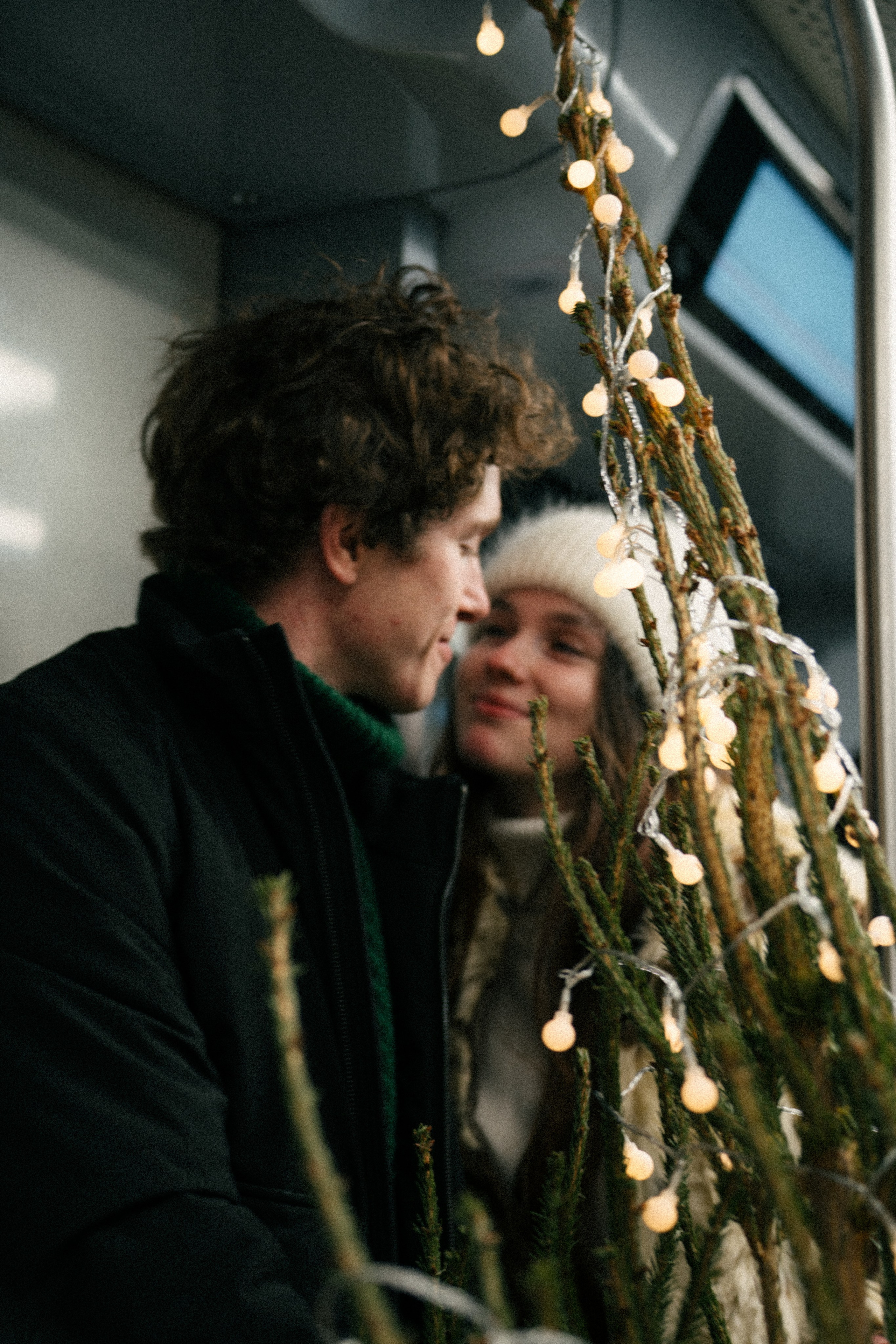 НОВОГОДНЯЯ ПРОГУЛКА ПАРЫ ПО ЧЕРНЫШЕВСКОЙ ПЕРЕД НОВЫМ ГОДОМ. Профессиональный фотограф, Санкт-Петербург — Виктория Богомолова