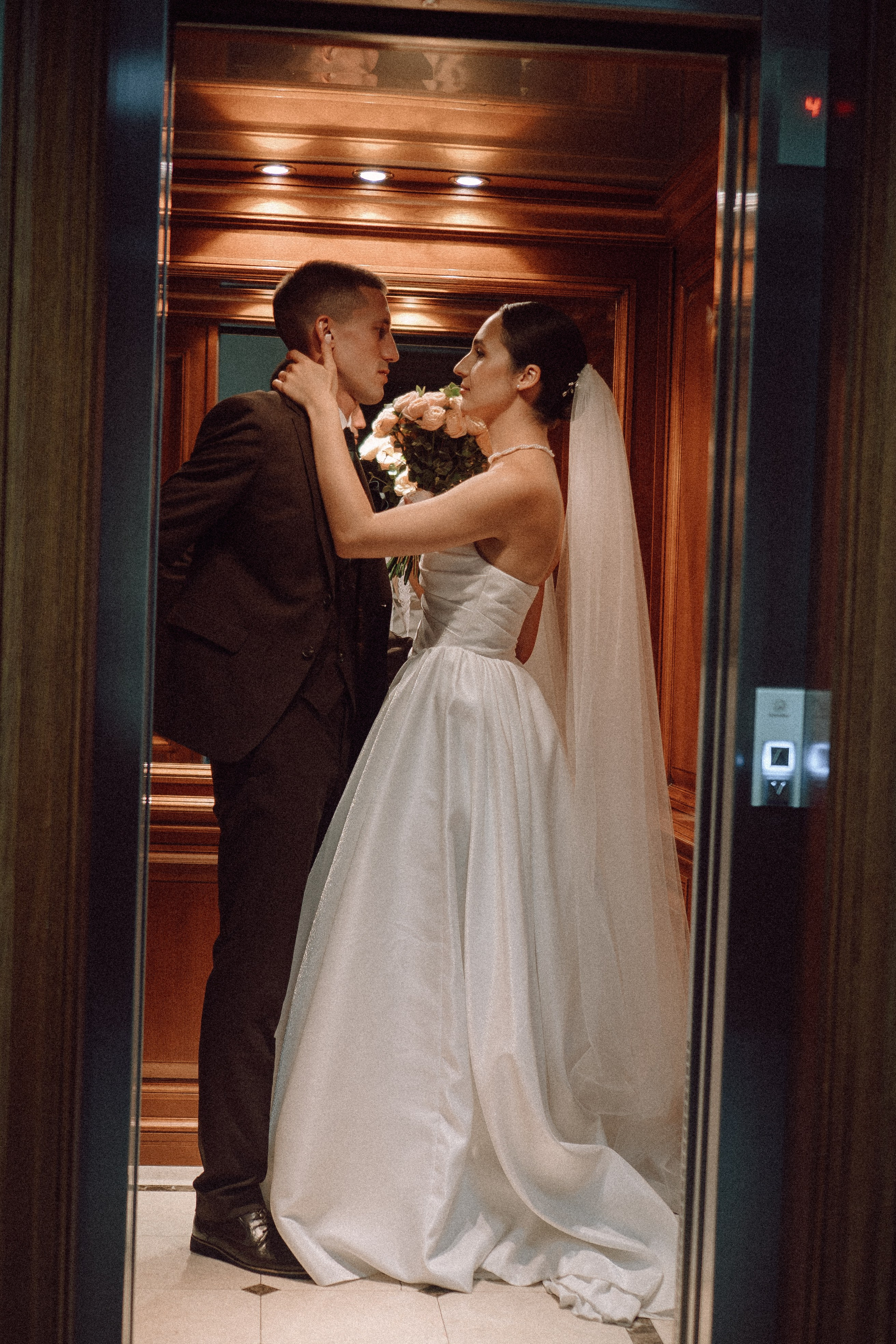 СВАДЕБНАЯ ПРОГУЛКА В САНТК-ПЕТЕРБУРГЕ (ИСАКИЕВСКИЙ СОБОР, ЗИМНЯЯ КАНАВКА, ЭРМИТАЖ И БОЛЬШАЯ МОРСКАЯ УЛИЦА). Профессиональный фотограф, Санкт-Петербург — Виктория Богомолова