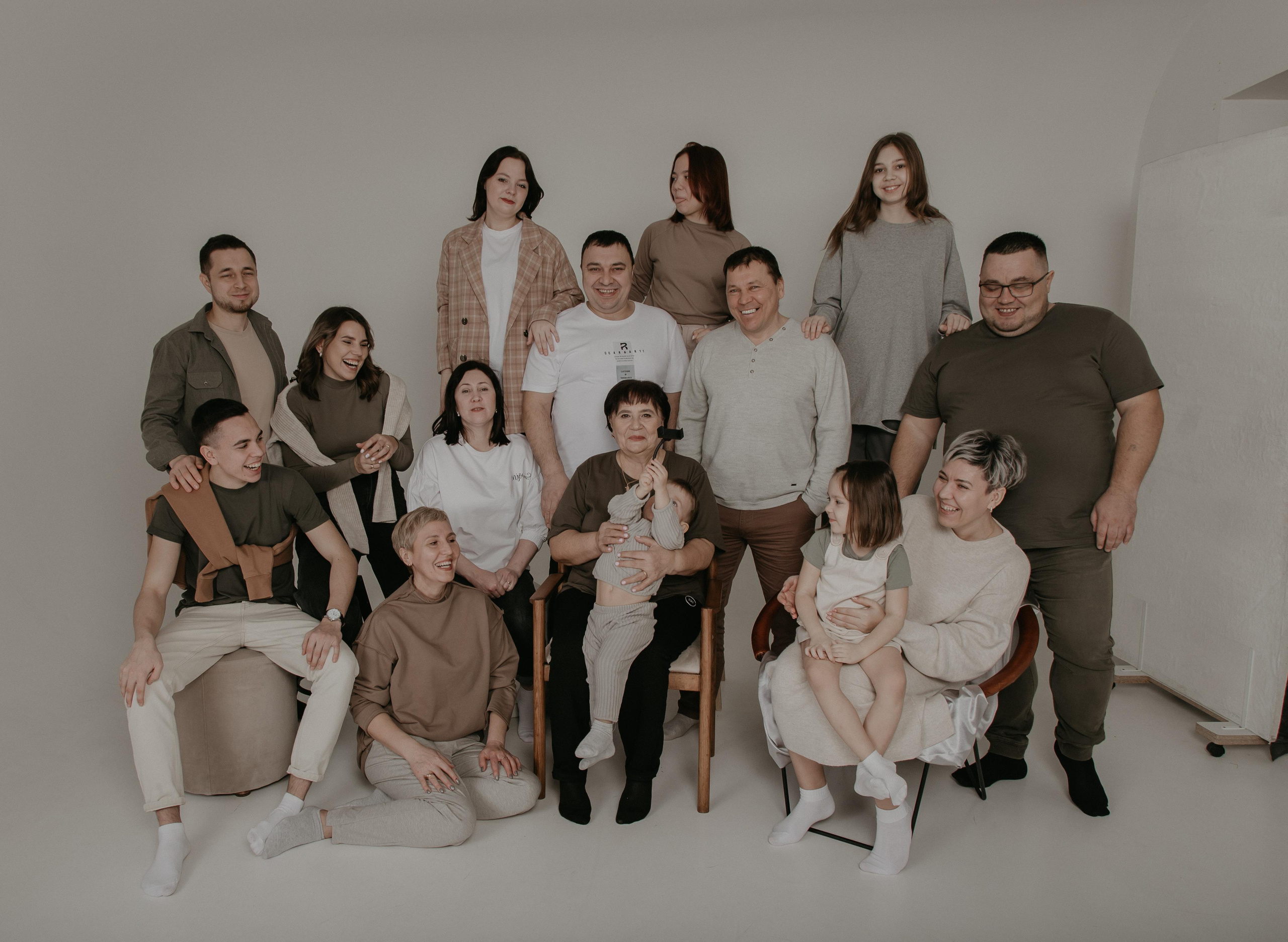 Большая семья. Фотограф Авилова Дарья ● Тюмень● Съемка больших семей ●Архив поколений