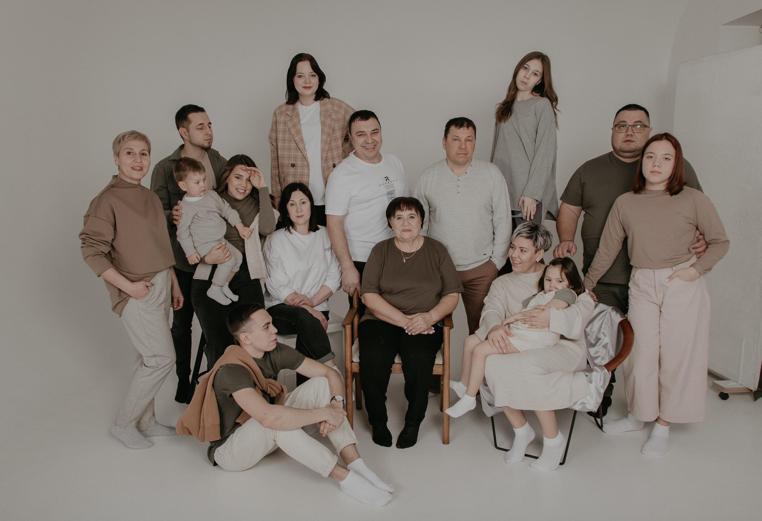 Большая семья. Фотограф Авилова Дарья ● Тюмень● Съемка больших семей ●Архив поколений