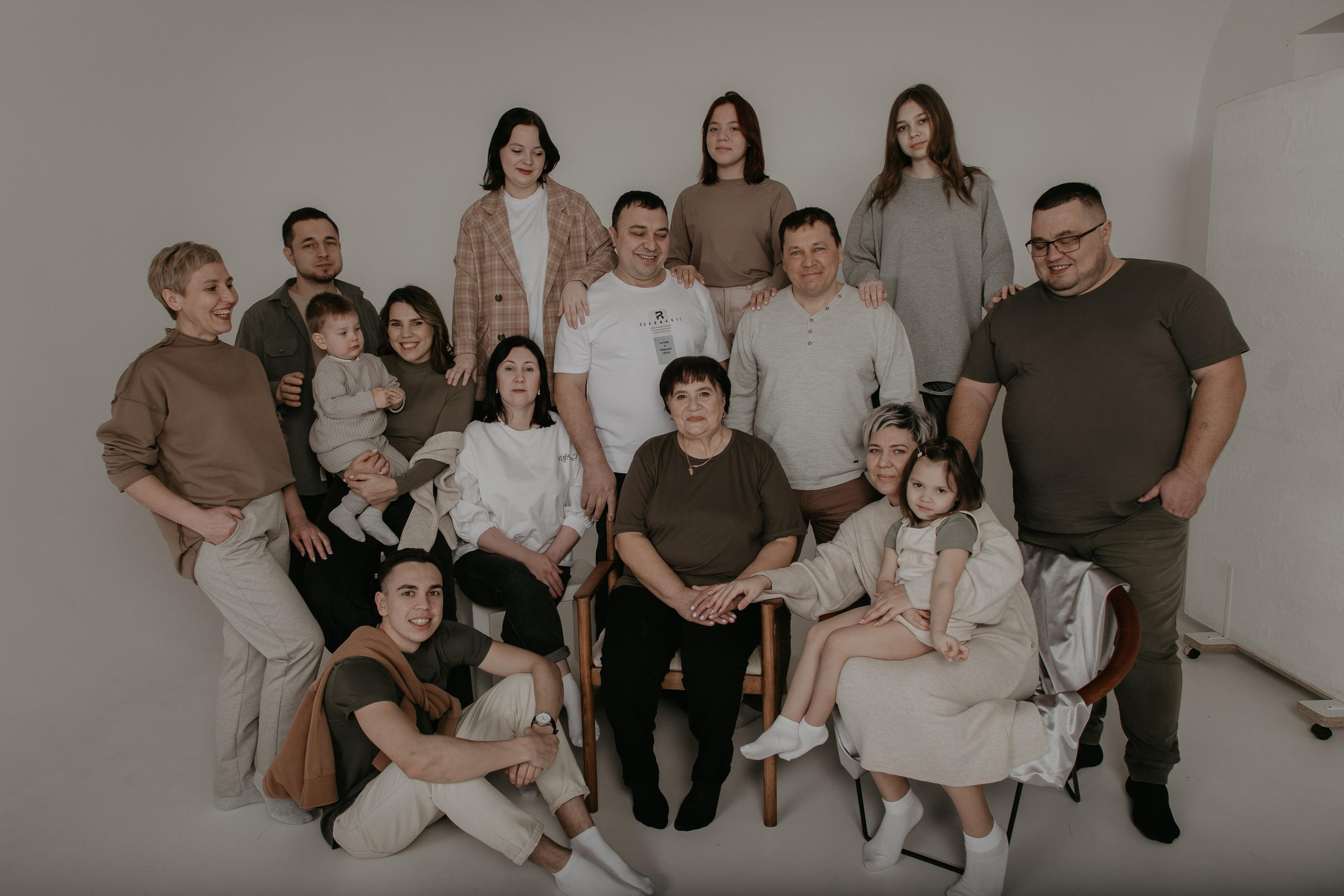 Большая семья. Фотограф Авилова Дарья ● Тюмень● Съемка больших семей ●Архив поколений