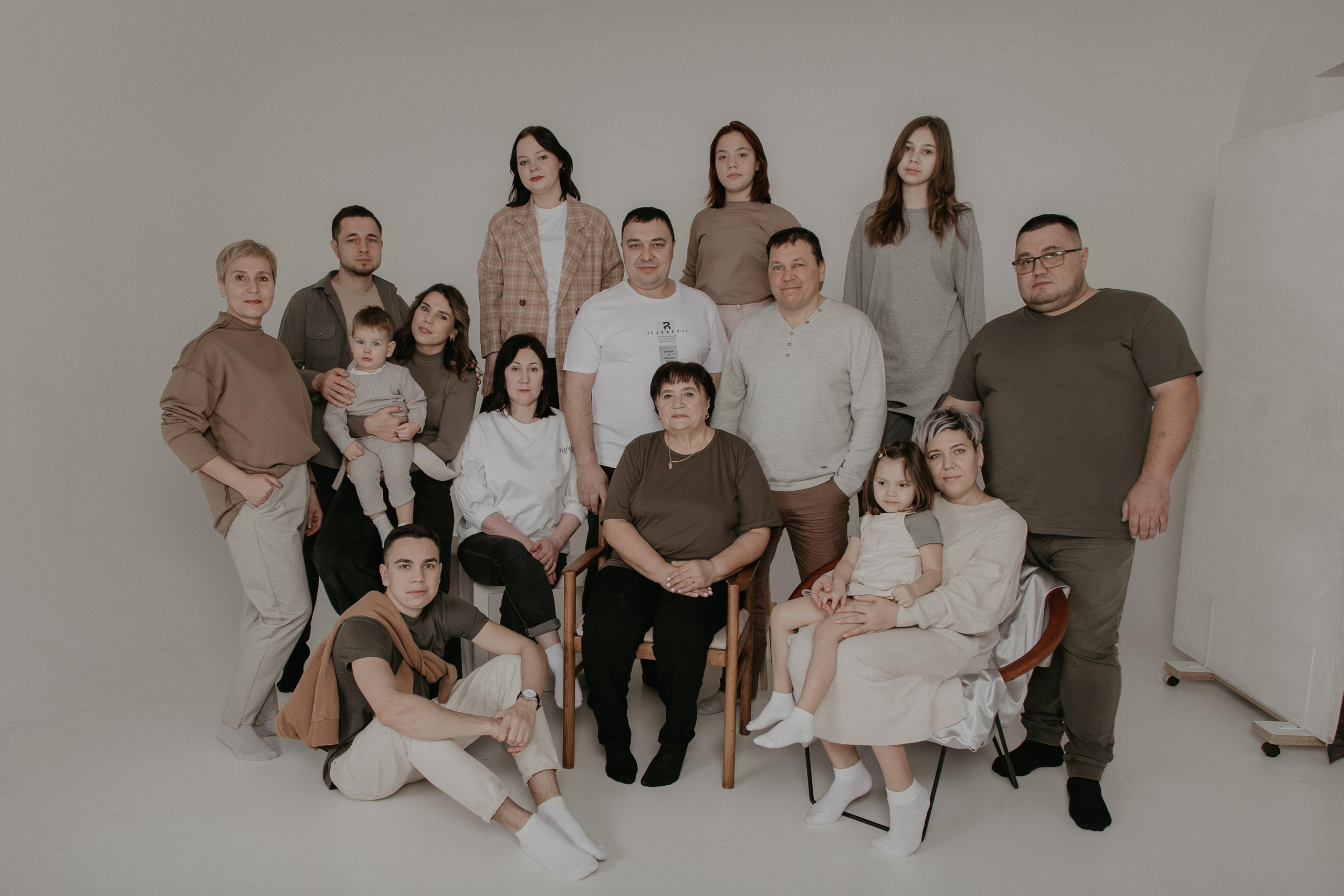 Большая семья. Фотограф Авилова Дарья ● Тюмень● Съемка больших семей ●Архив поколений
