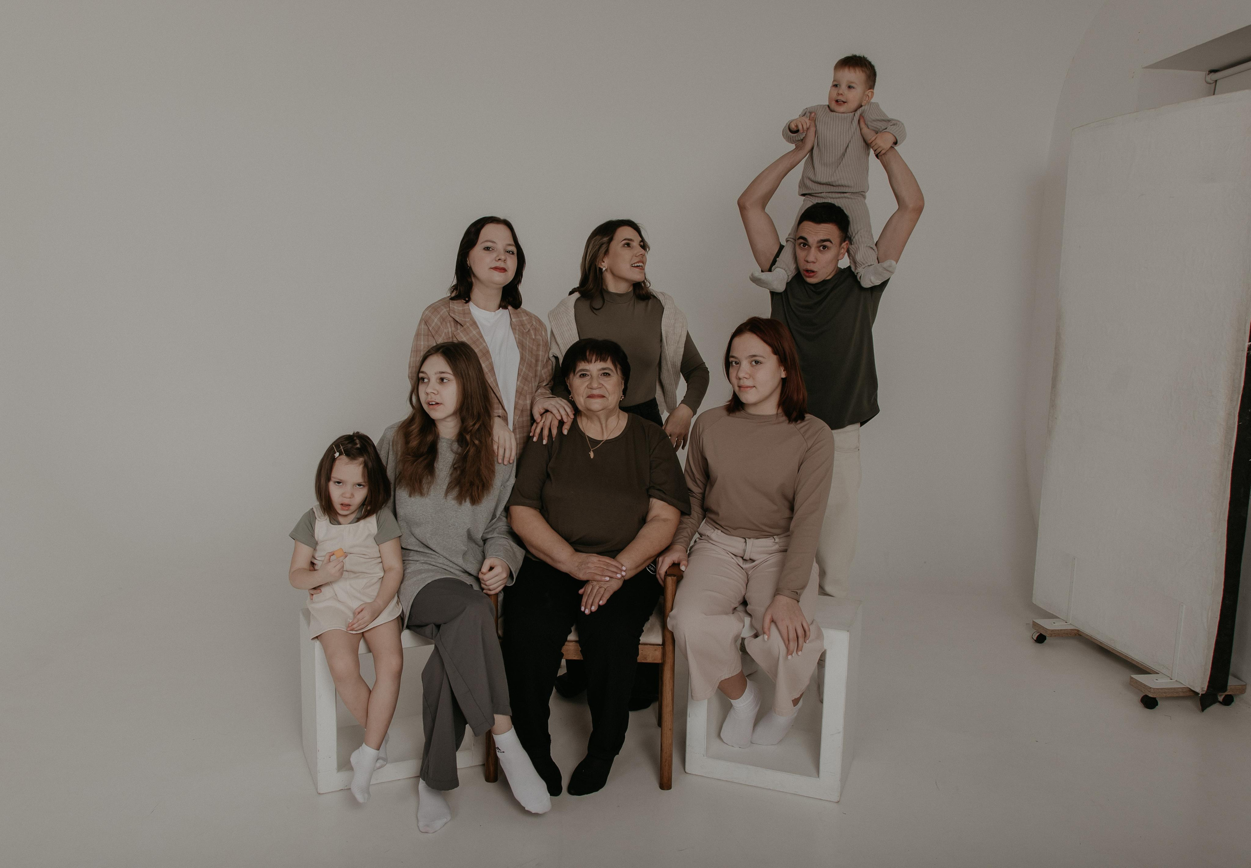 Большая семья. Фотограф Авилова Дарья ● Тюмень● Съемка больших семей ●Архив поколений