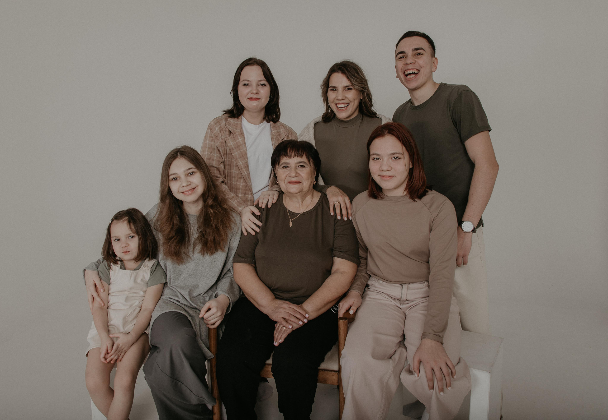 Большая семья. Фотограф Авилова Дарья ● Тюмень● Съемка больших семей ●Архив поколений