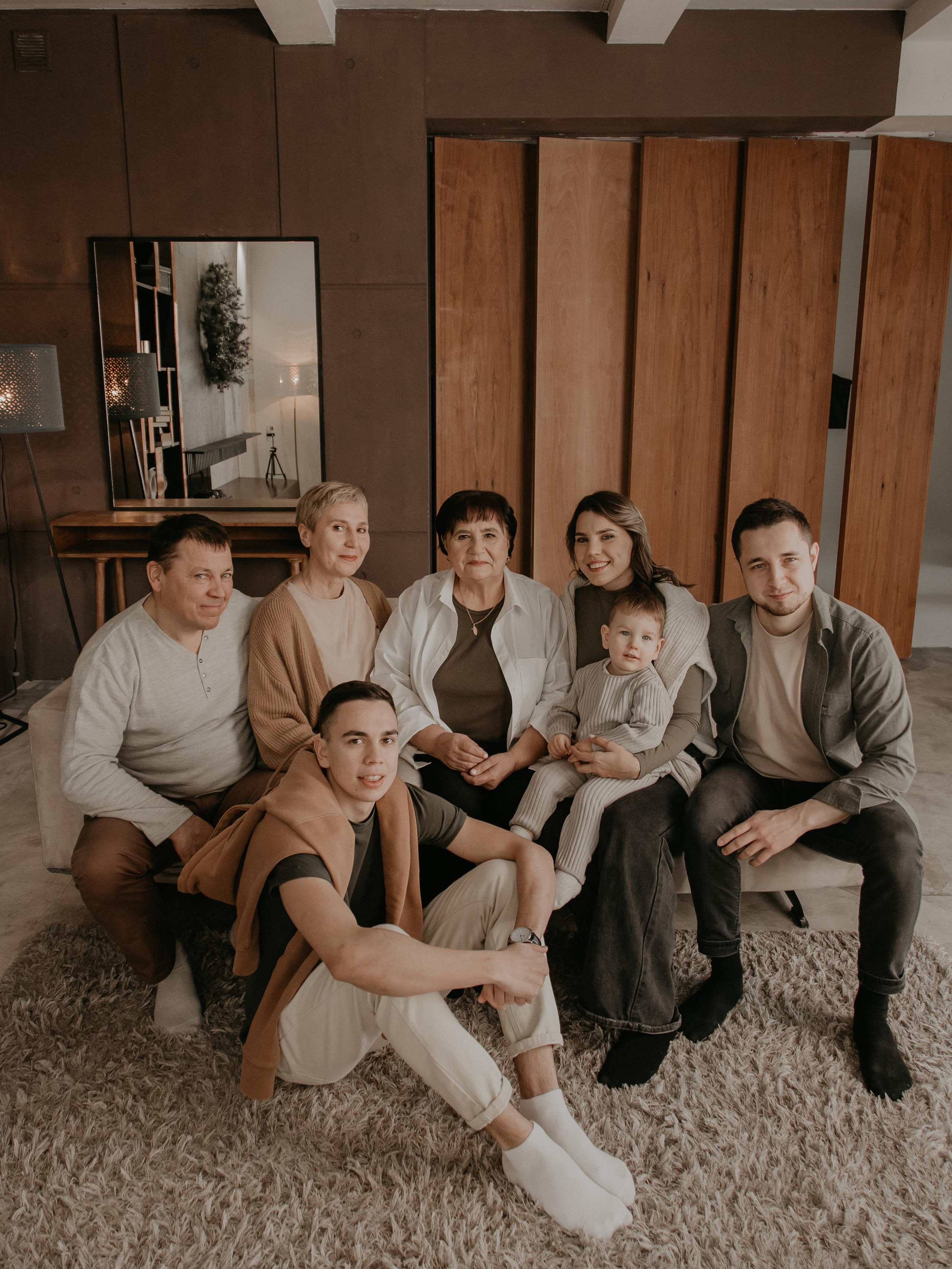 Большая семья. Фотограф Авилова Дарья ● Тюмень● Съемка больших семей ●Архив поколений