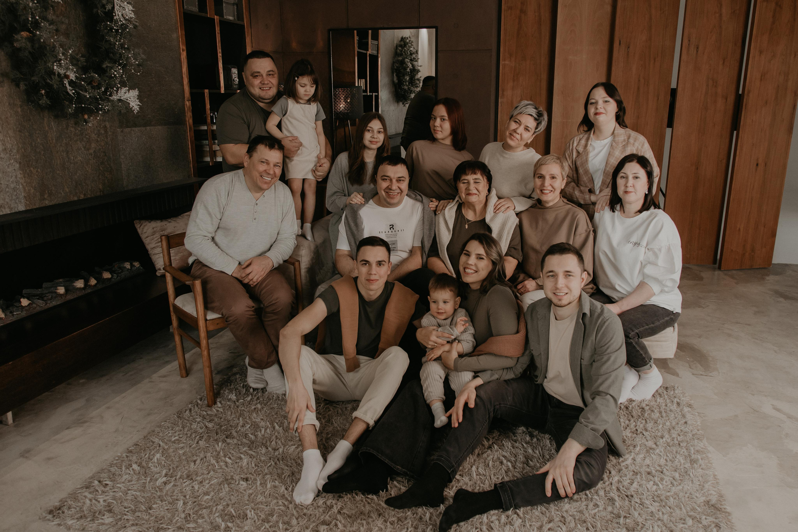 Большая семья. Фотограф Авилова Дарья ● Тюмень● Съемка больших семей ●Архив поколений