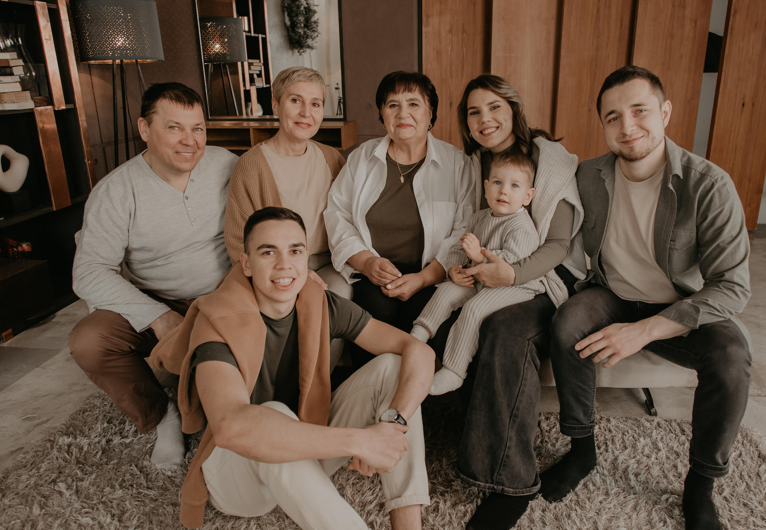 Большая семья. Фотограф Авилова Дарья ● Тюмень● Съемка больших семей ●Архив поколений