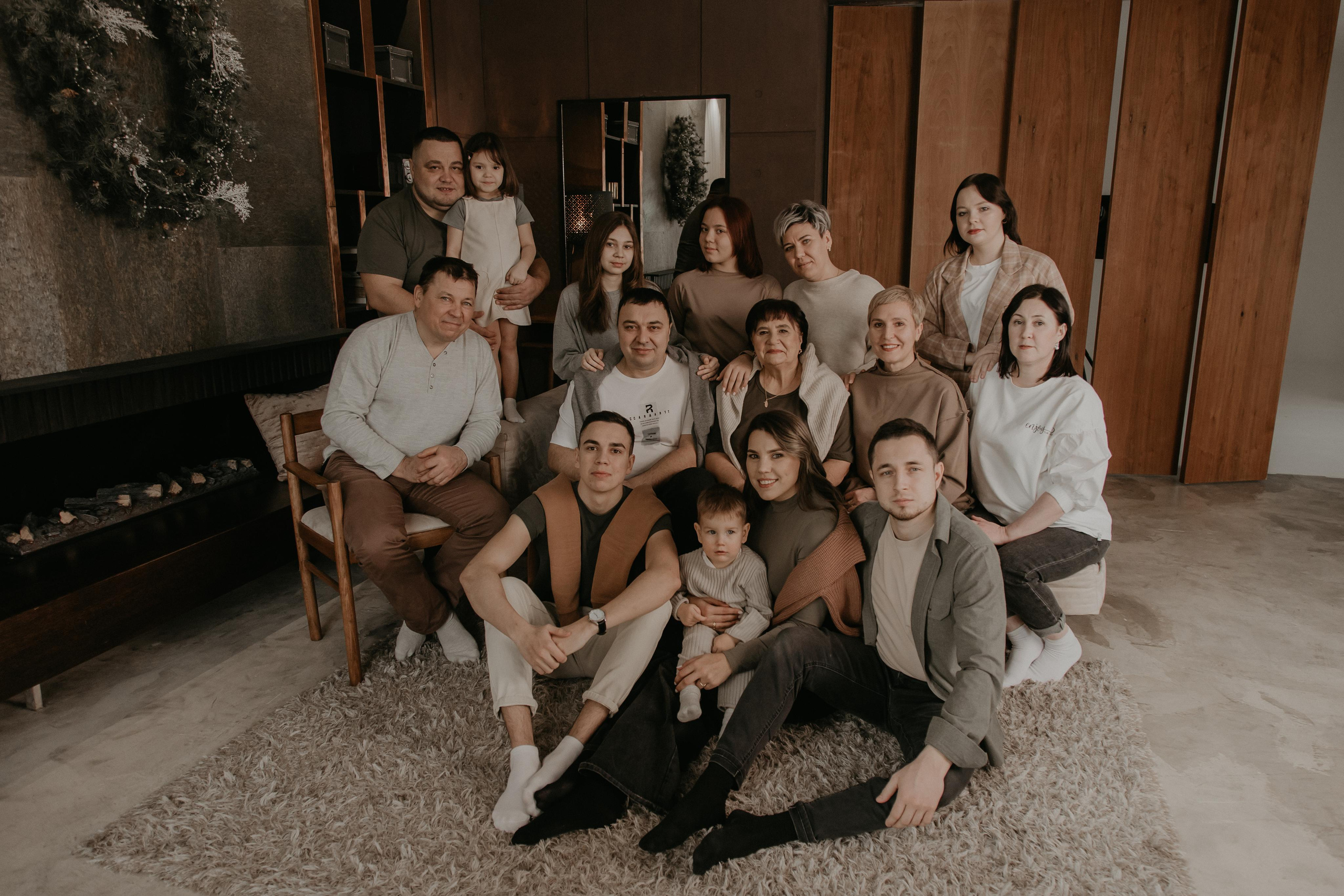 Большая семья. Фотограф Авилова Дарья ● Тюмень● Съемка больших семей ●Архив поколений