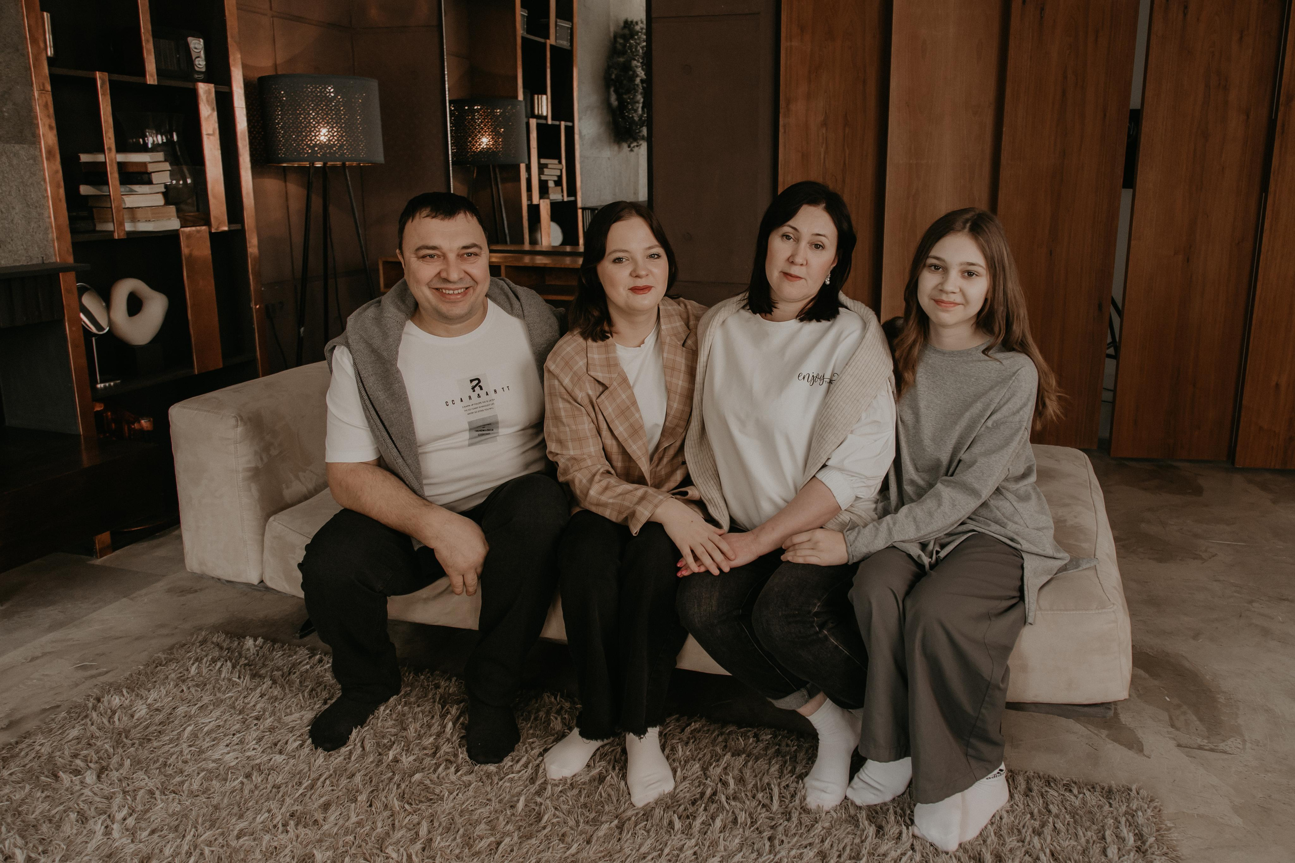 Большая семья. Фотограф Авилова Дарья ● Тюмень● Съемка больших семей ●Архив поколений