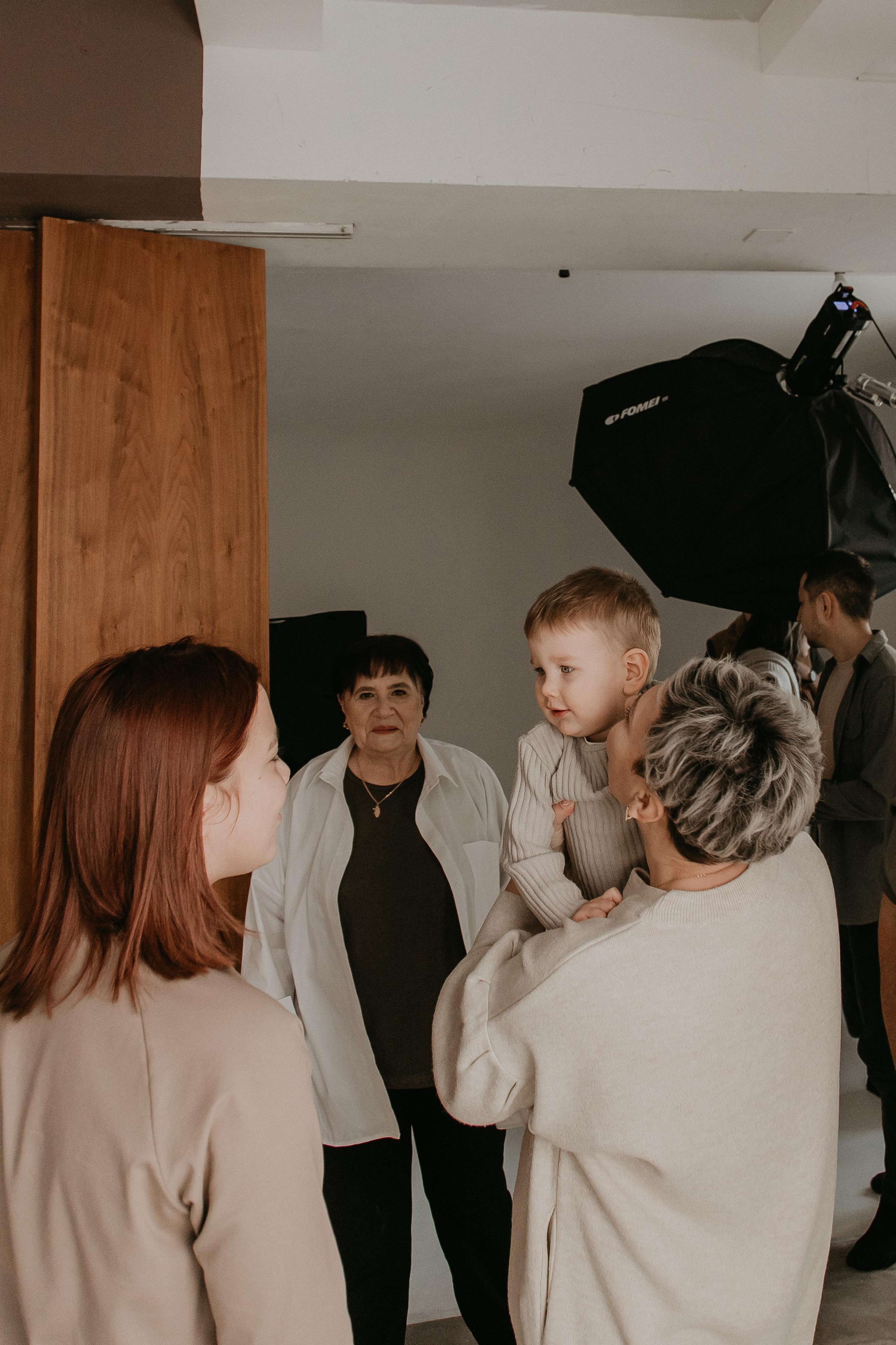 Большая семья. Фотограф Авилова Дарья ● Тюмень● Съемка больших семей ●Архив поколений