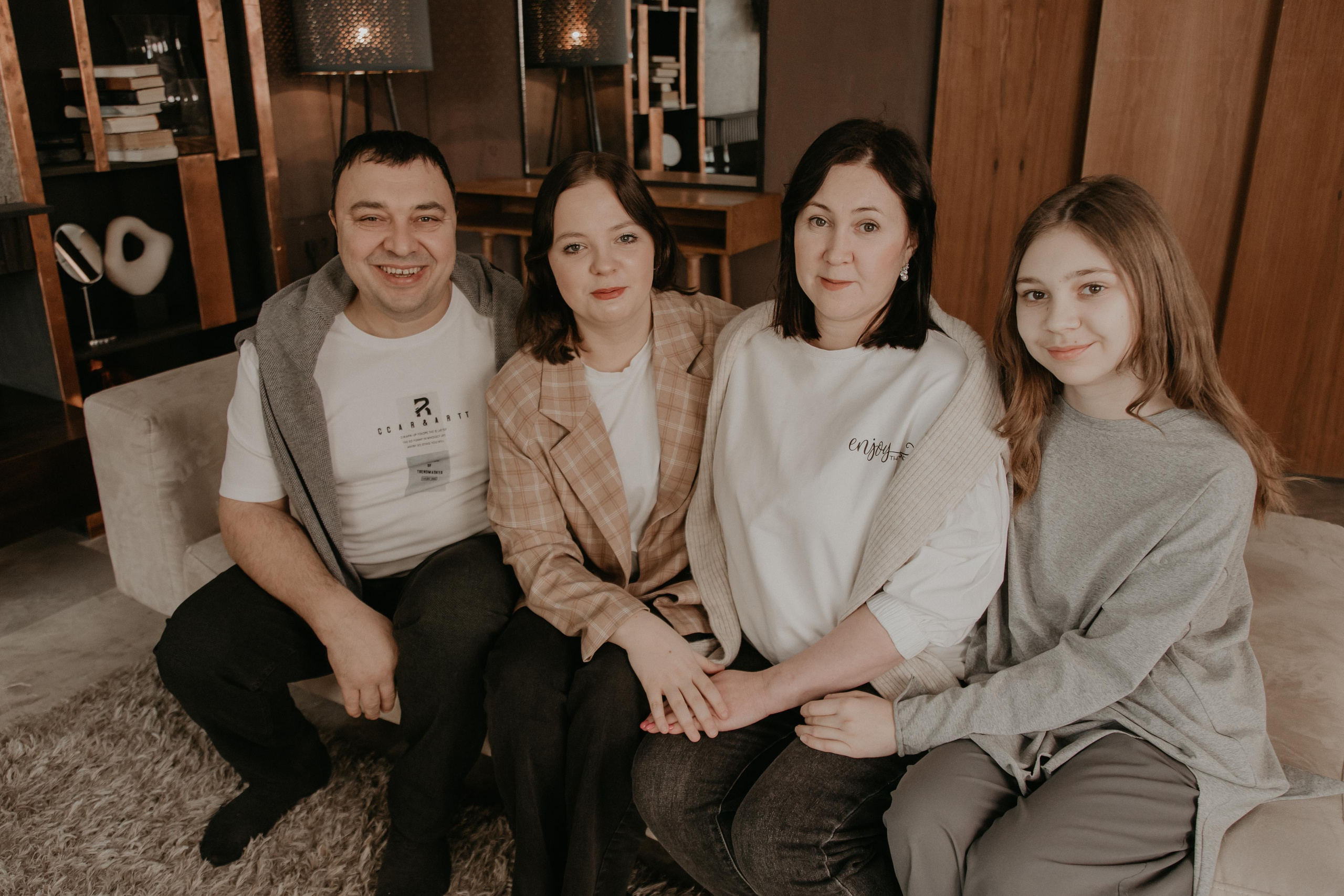 Большая семья. Фотограф Авилова Дарья ● Тюмень● Съемка больших семей ●Архив поколений