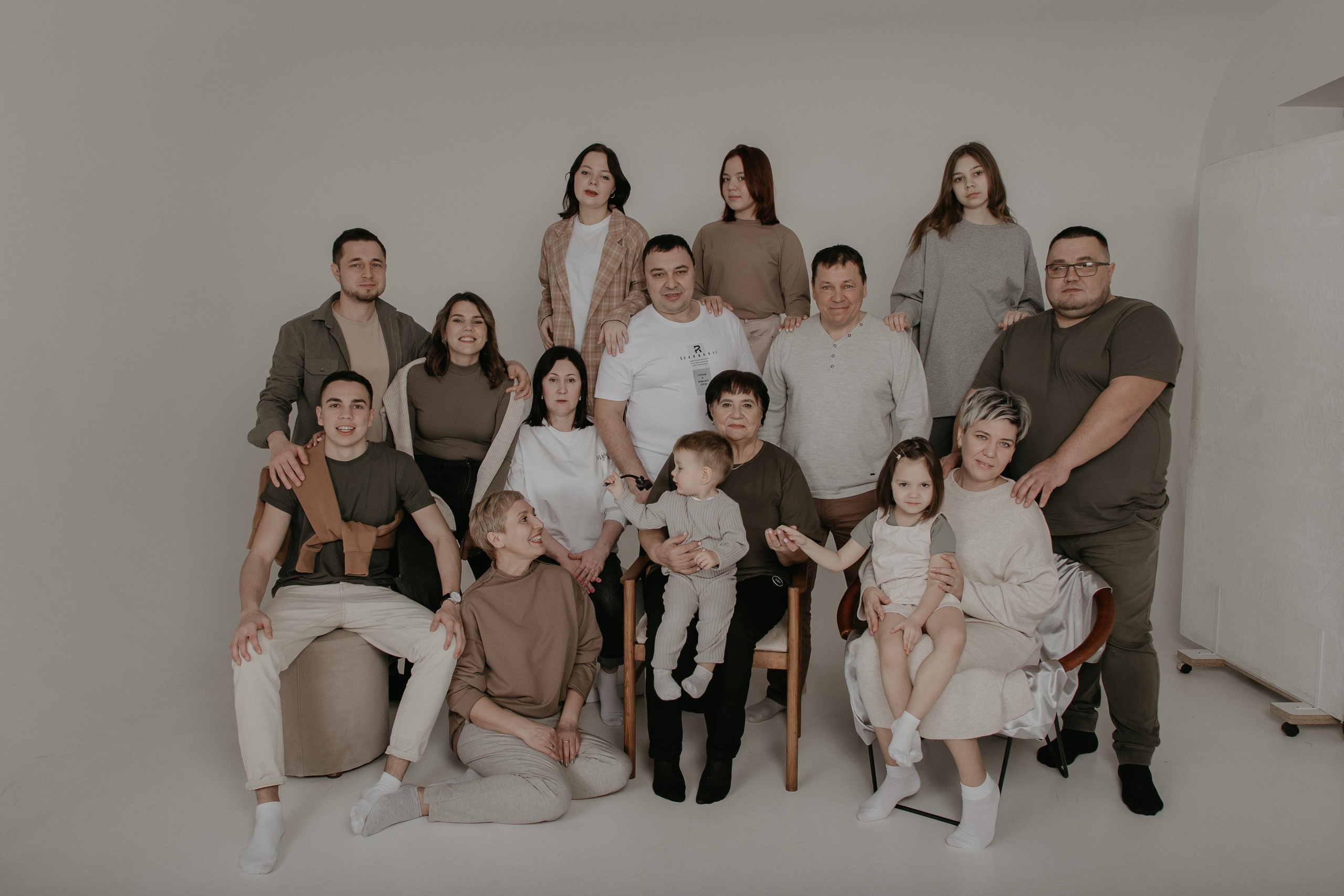 Большая семья. Фотограф Авилова Дарья ● Тюмень● Съемка больших семей ●Архив поколений