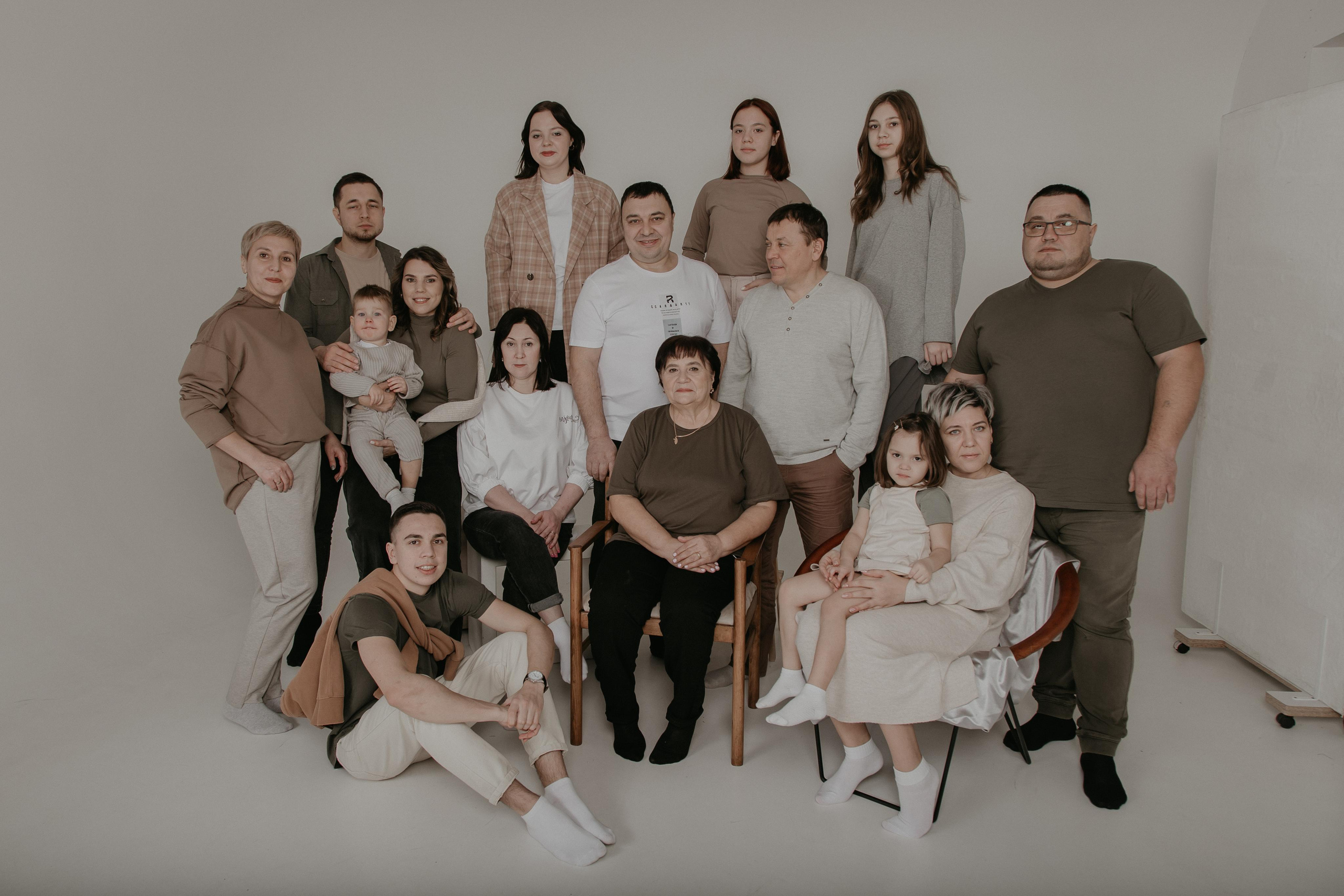 Большая семья. Фотограф Авилова Дарья ● Тюмень● Съемка больших семей ●Архив поколений