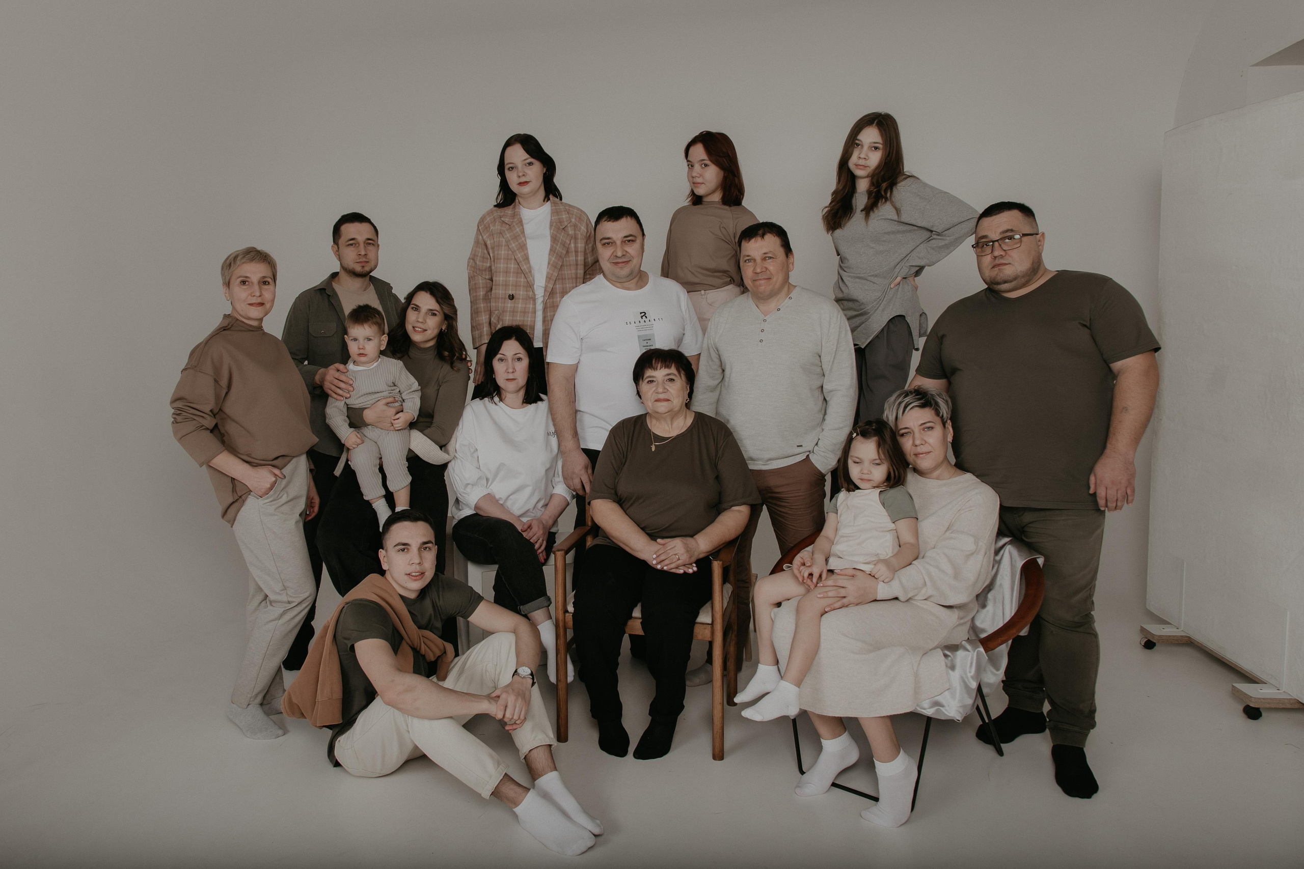 Большая семья. Фотограф Авилова Дарья ● Тюмень● Съемка больших семей ●Архив поколений