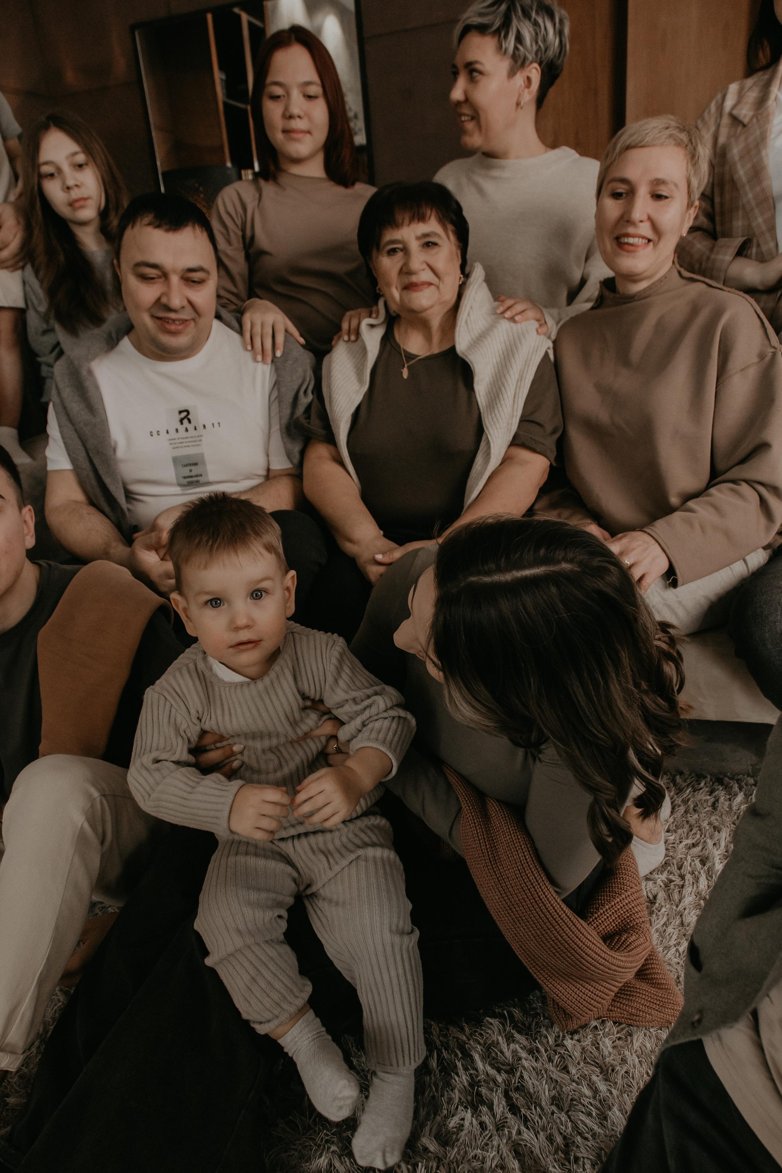 Большая семья. Фотограф Авилова Дарья ● Тюмень● Съемка больших семей ●Архив поколений