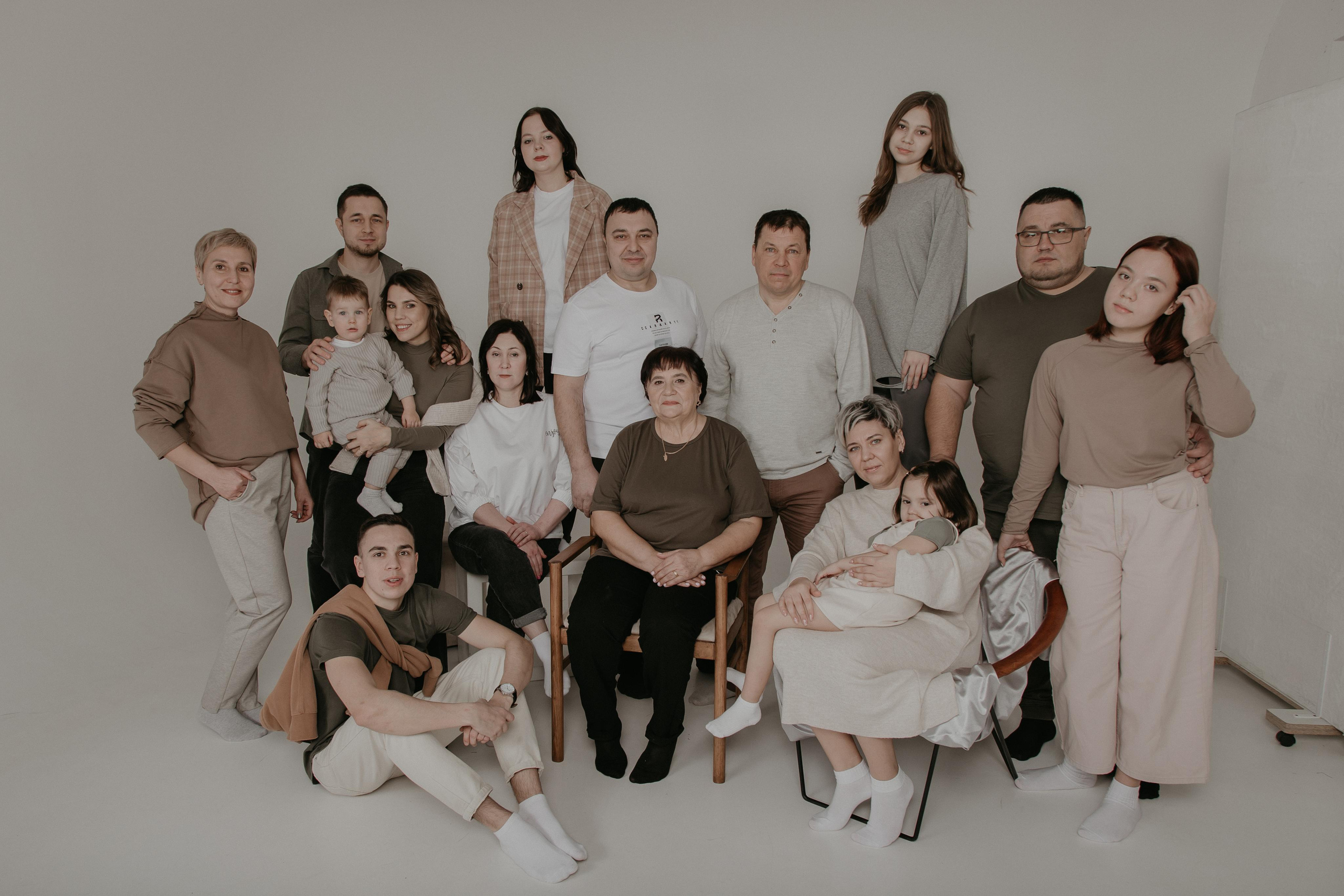 Большая семья. Фотограф Авилова Дарья ● Тюмень● Съемка больших семей ●Архив поколений